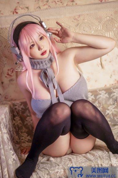 [皮皮奶可可爱了啦] NO.050 超级索尼子 露背毛衣