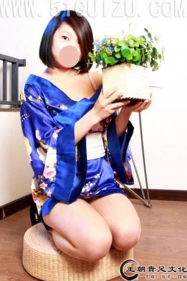 [王朝贵足丝袜] 2011-12-15 室内套图 王朝足模诺诺甜美和服系列