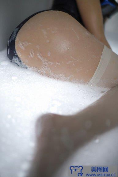 [您的蛋蛋] NO.011 夏日泳装 浴缸