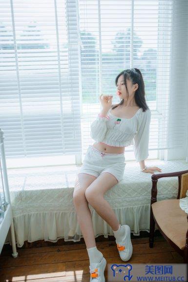 [年年nnian] NO.063 爱吃棒棒糖的少女