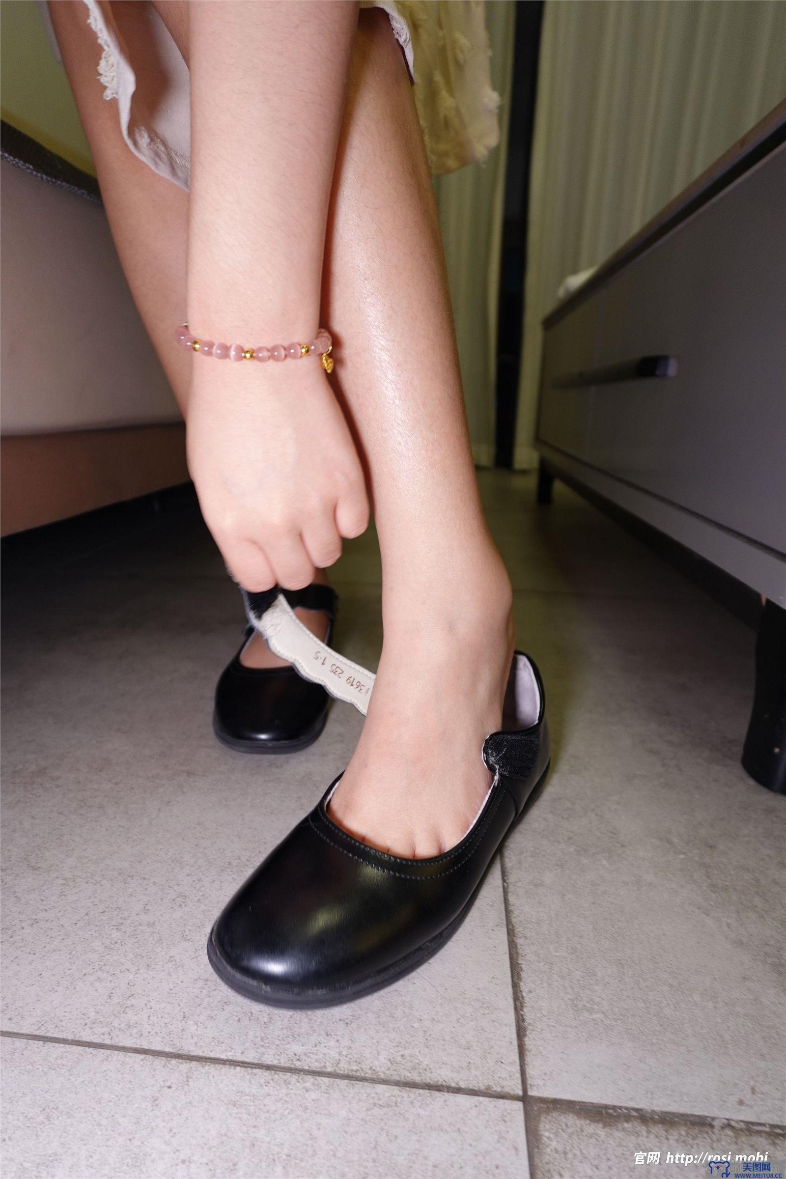 [ROSI美女图]2025.04.30 NO.4895