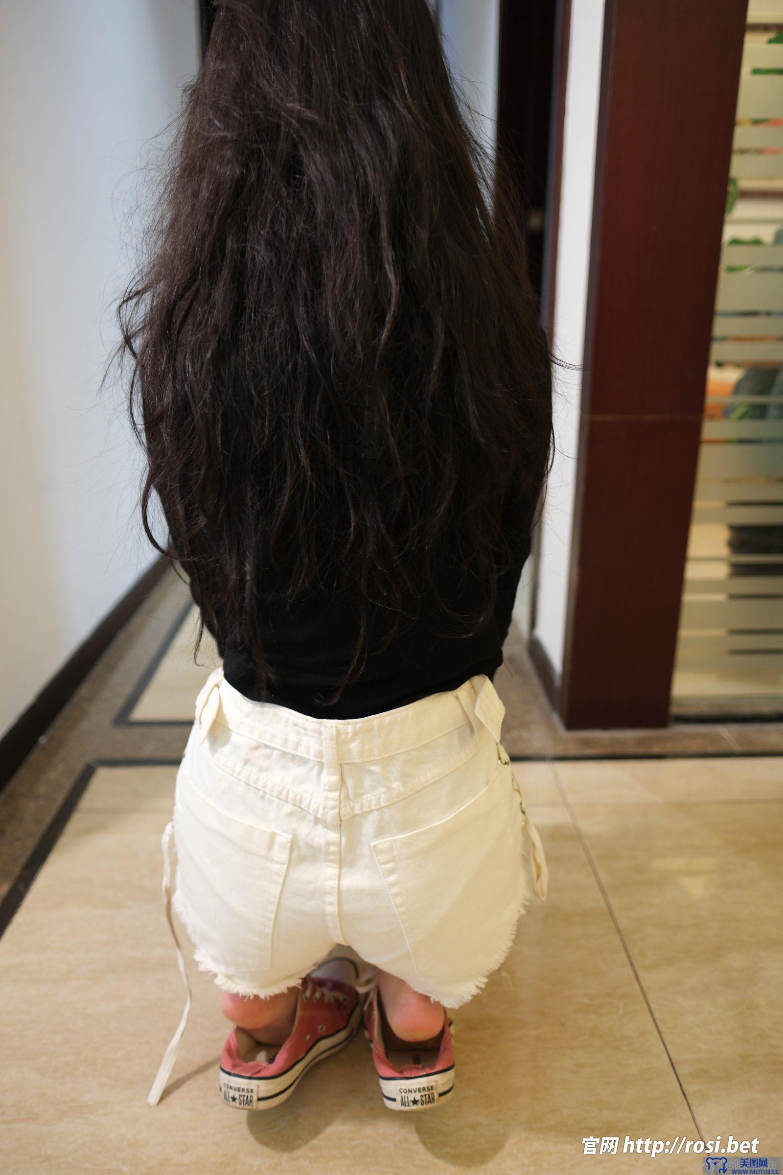 [ROSI美女图]2025.10.30 NO.5078