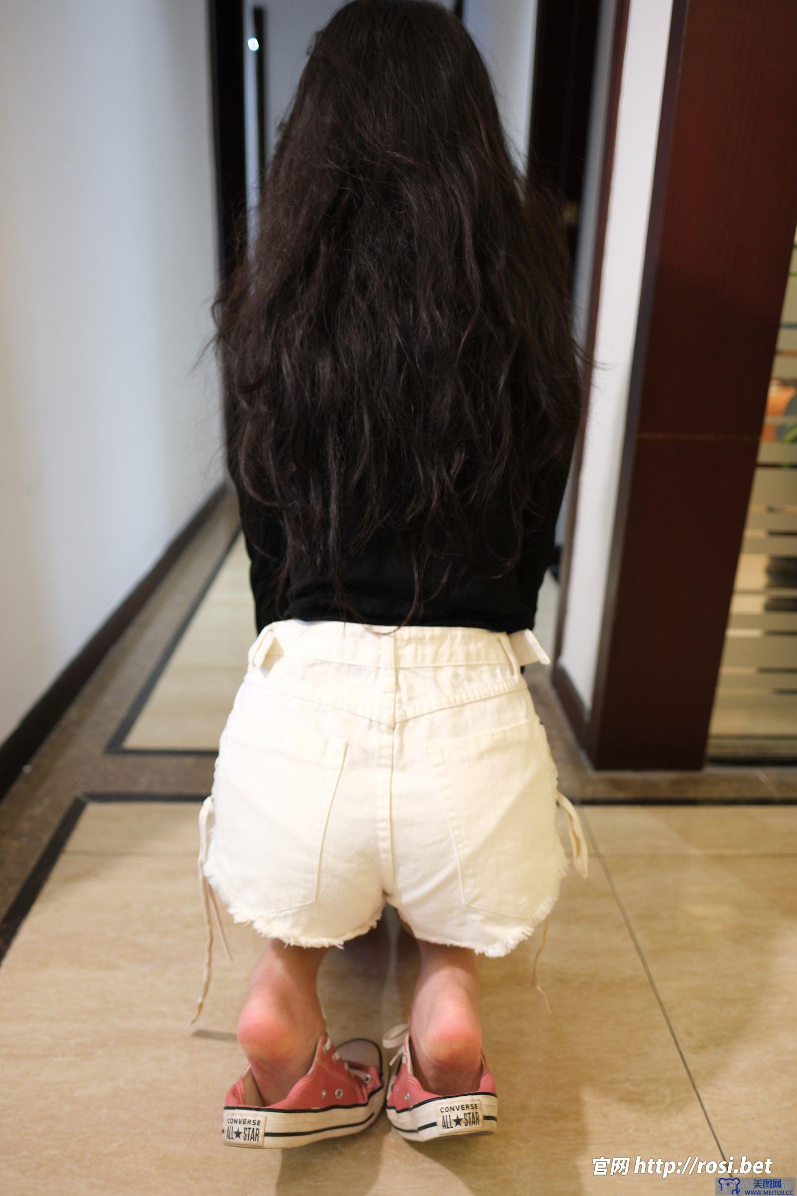 [ROSI美女图]2025.10.30 NO.5078