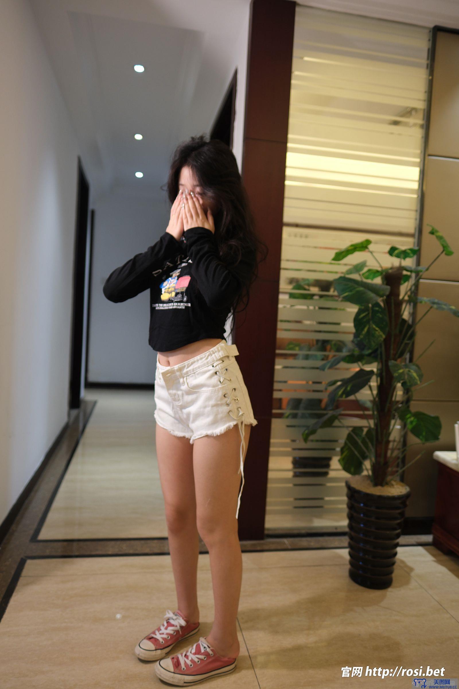 [ROSI美女图]2025.10.30 NO.5078