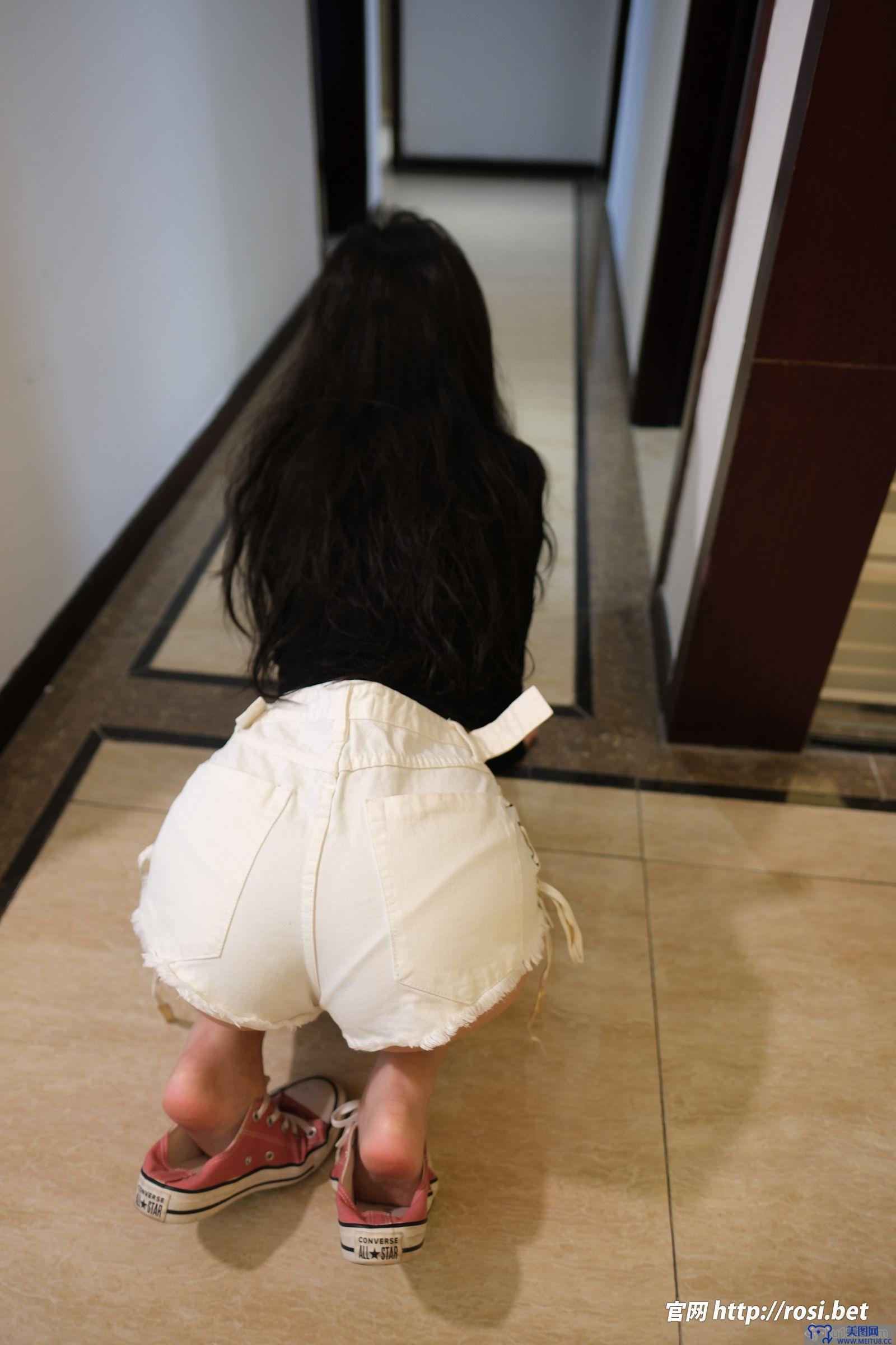 [ROSI美女图]2025.10.30 NO.5078