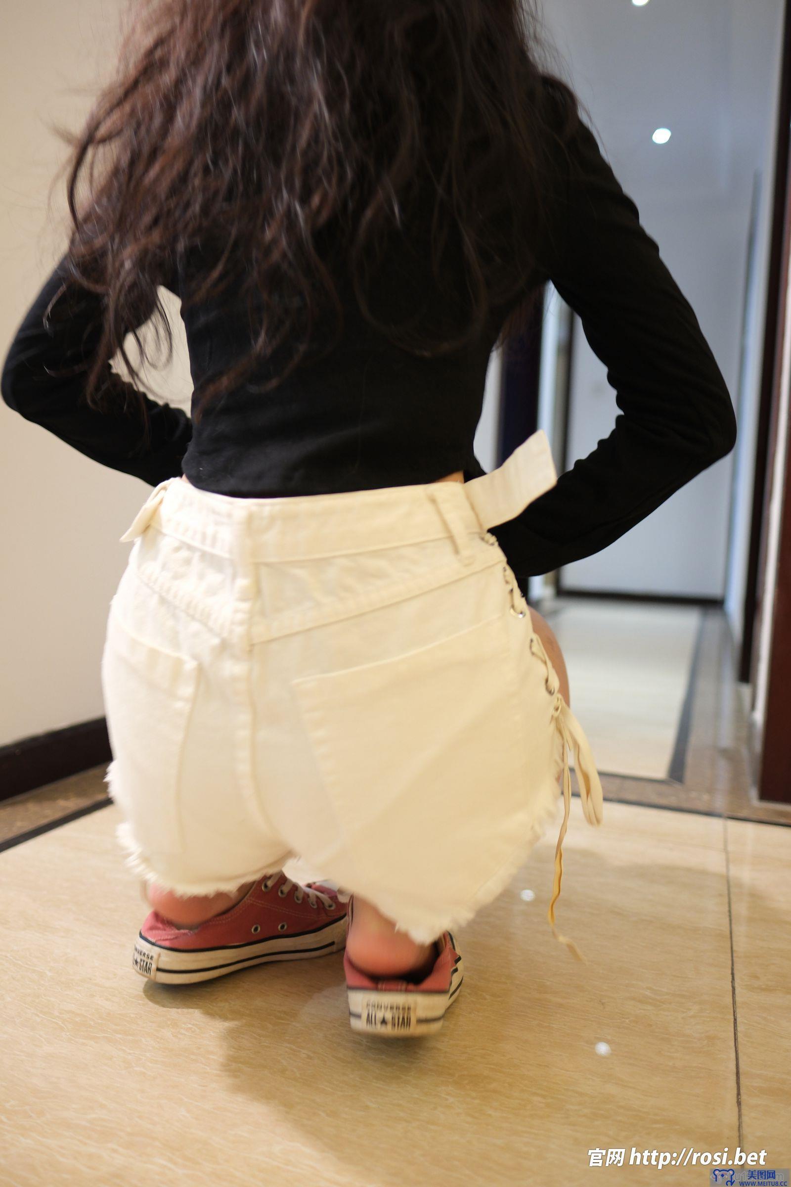 [ROSI美女图]2025.10.30 NO.5078