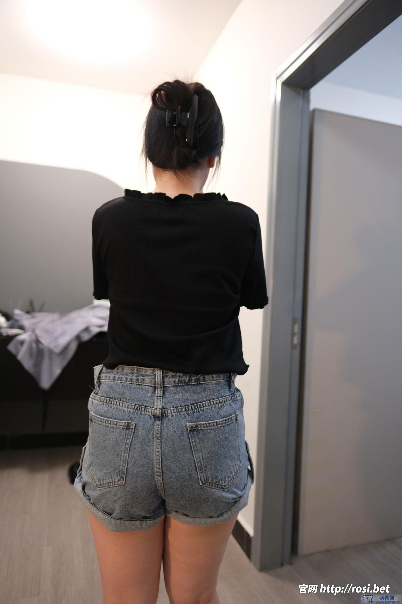 [ROSI美女图]2025.10.29 NO.5077