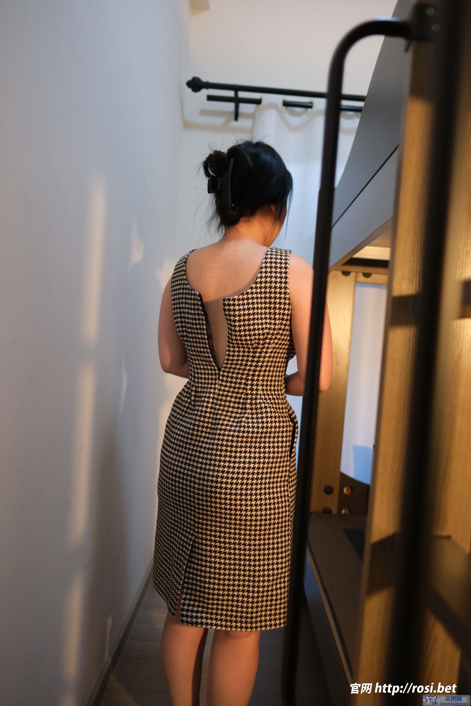 [ROSI美女图]2025.11.04 NO.5083