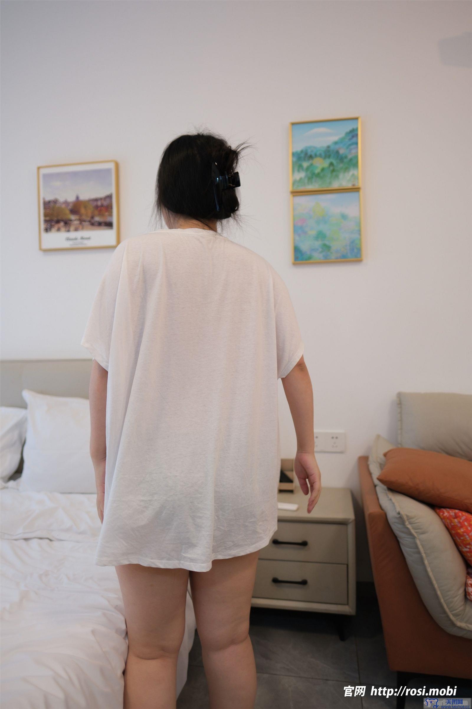 [ROSI美女图]2025.06.24 NO.4950