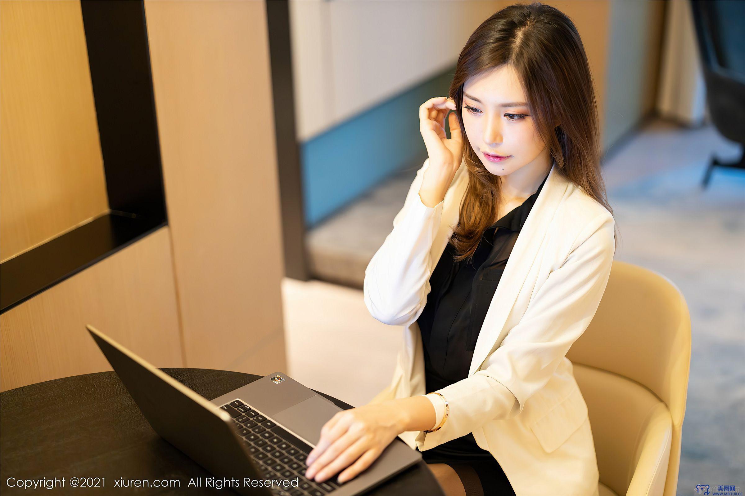 [秀人XIUREN] 2021.11.30 NO.4285 绮里嘉ula