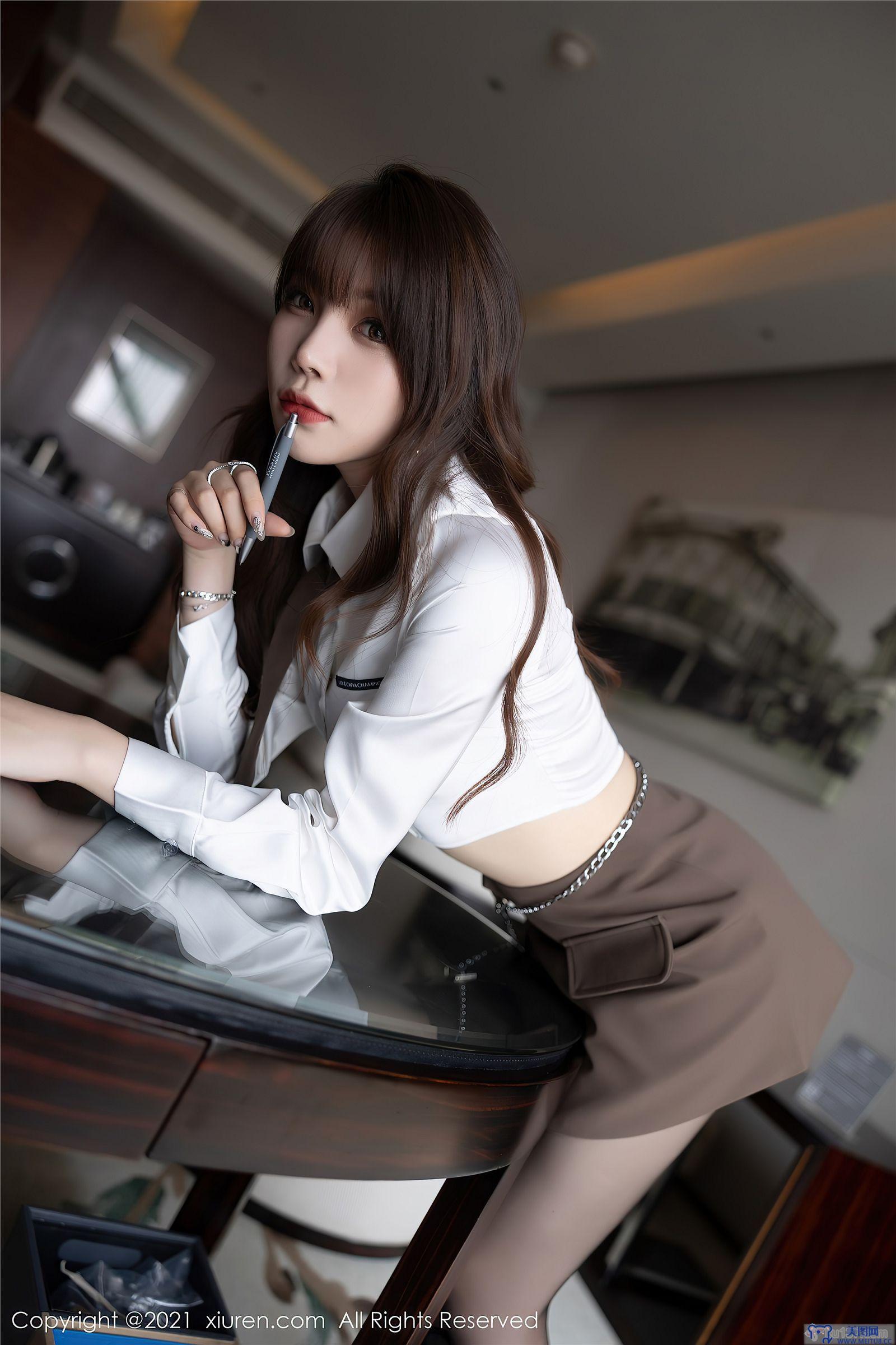 [秀人XIUREN] 2021.12.03 NO.4299 芝芝Booty