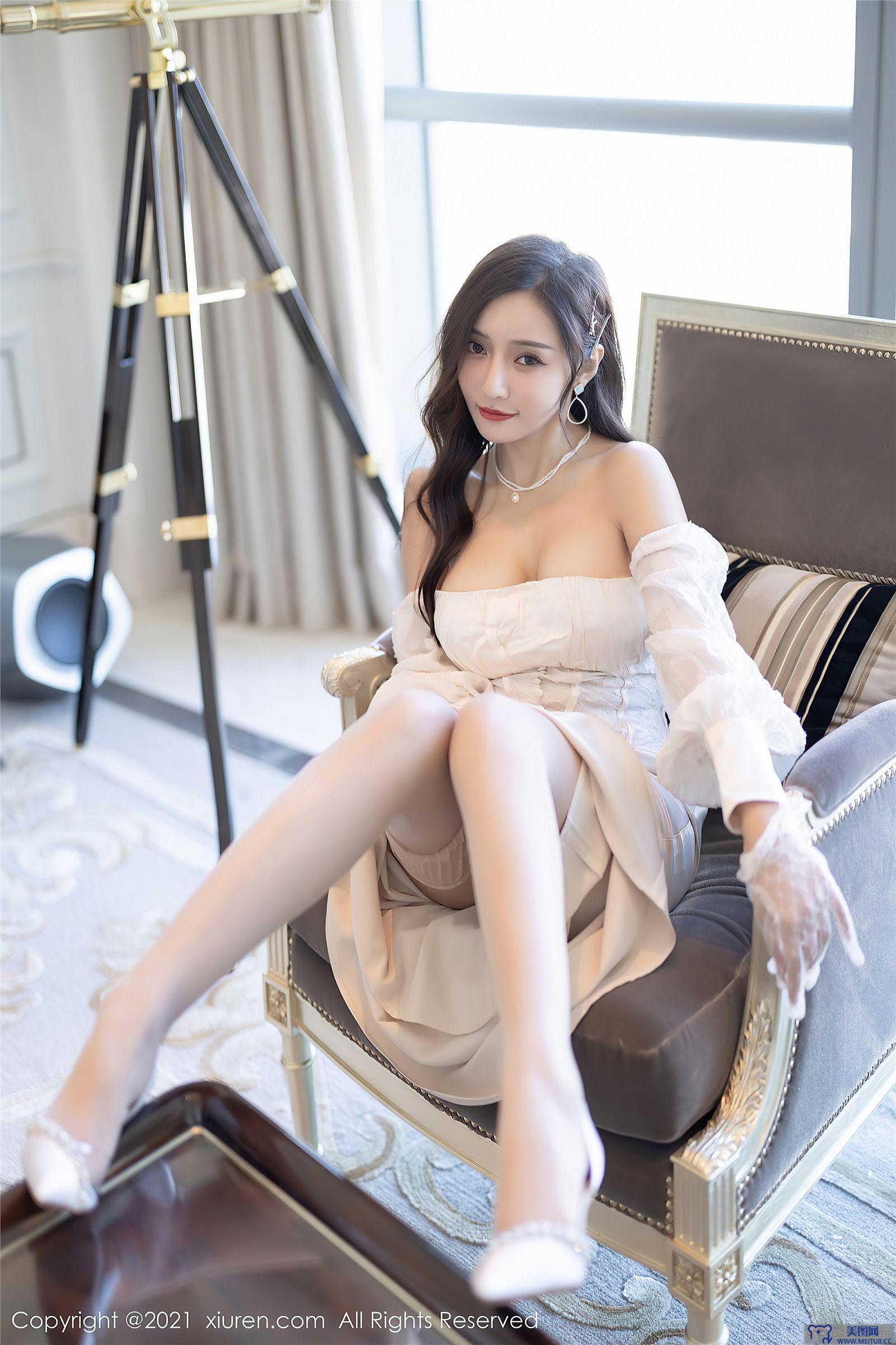 [秀人XIUREN] 2021.10.28 NO.4136 王馨瑶yanni