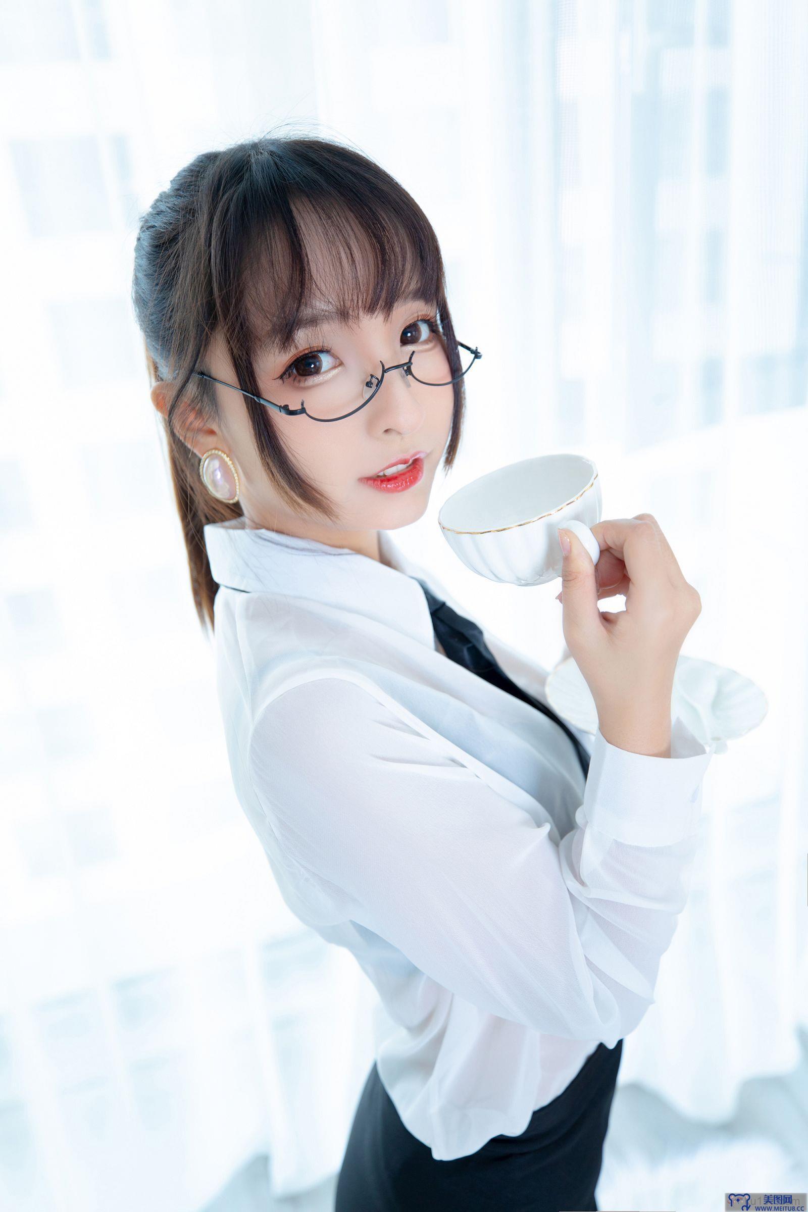 [神楽坂真冬] NO.055 电子相册-白色办公室《ホワイトオフィス》