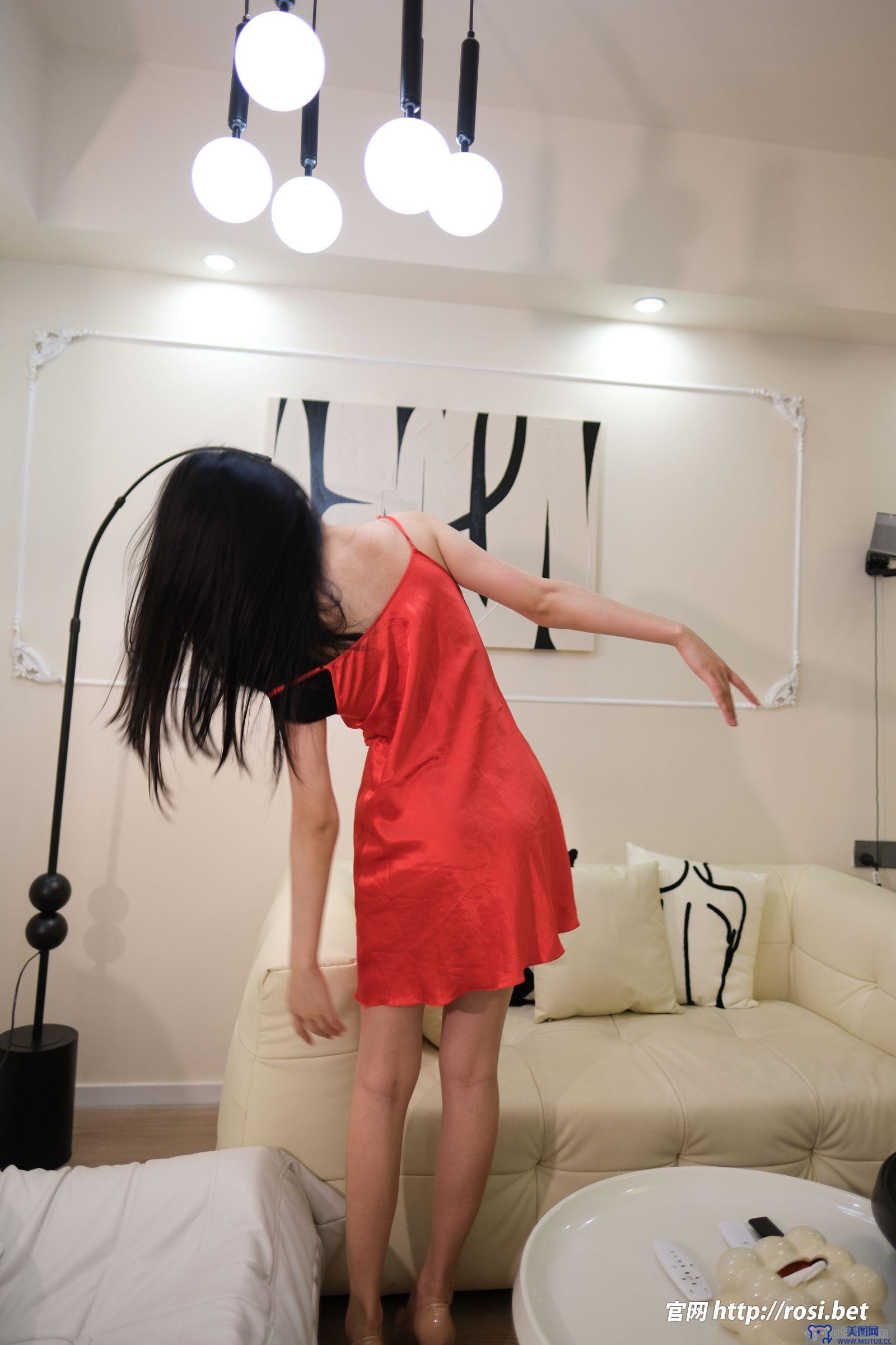 [ROSI美女图]2025.12.01 NO.5110