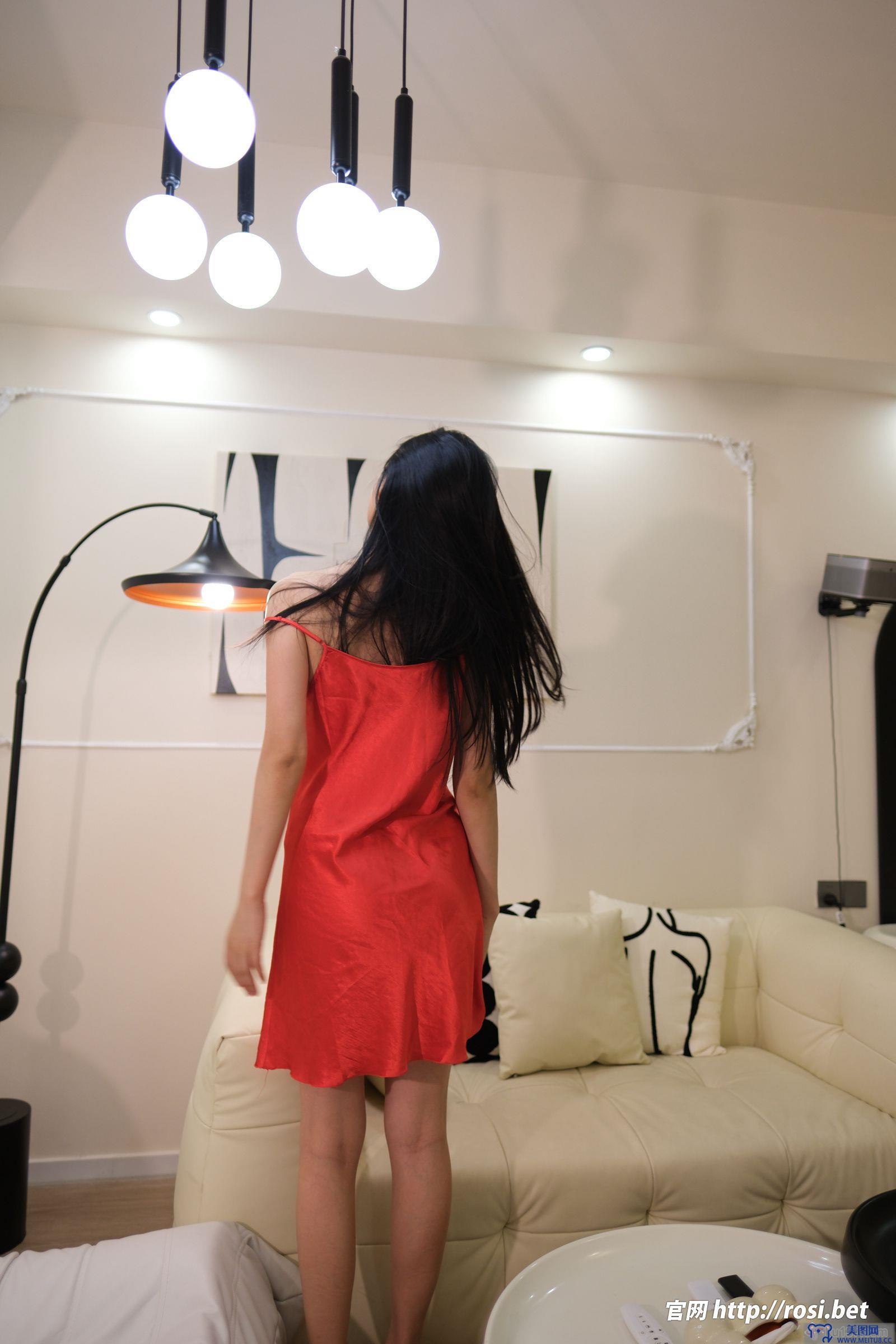 [ROSI美女图]2025.12.01 NO.5110