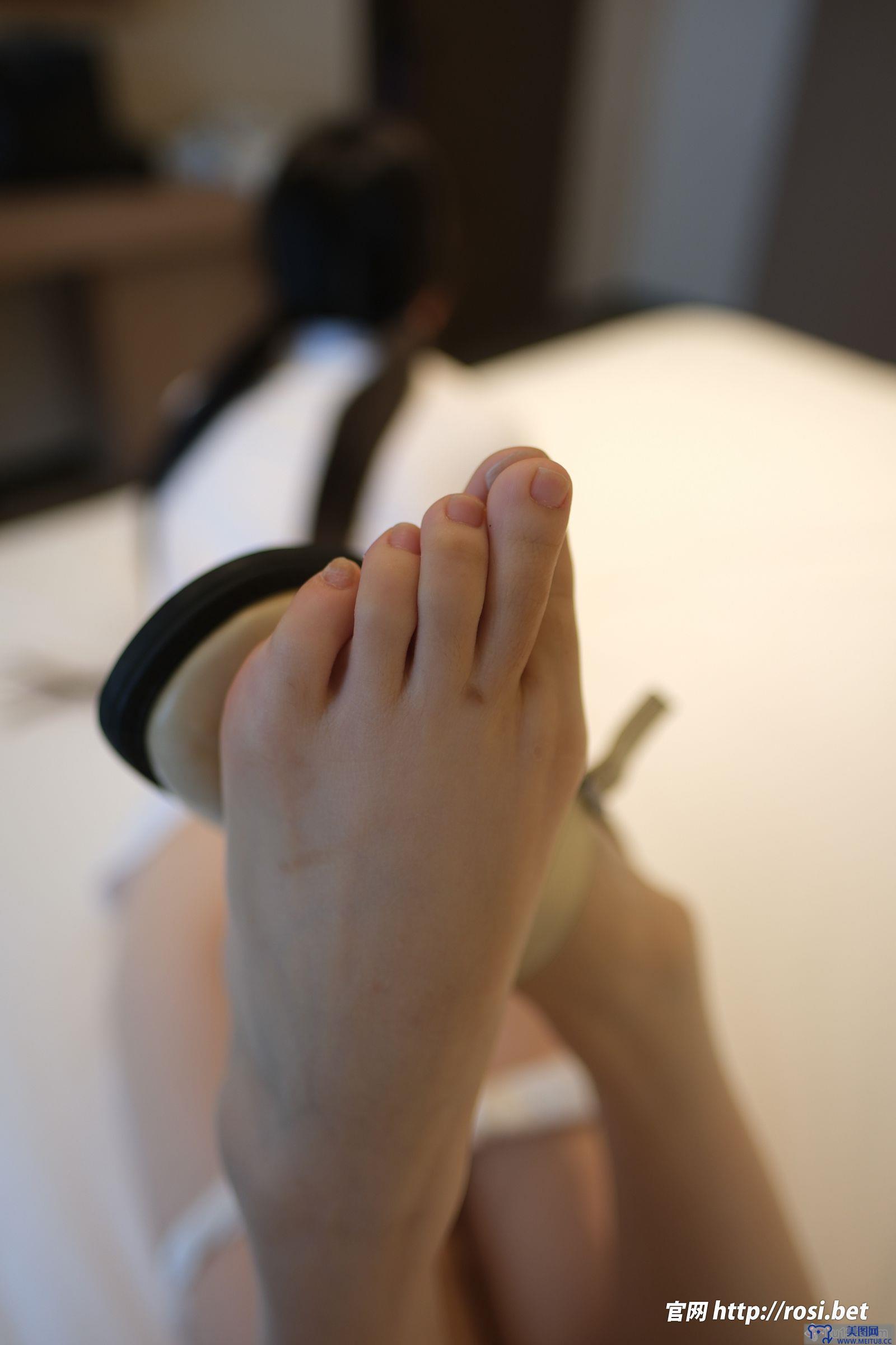 [ROSI美女图]2025.12.02 NO.5111