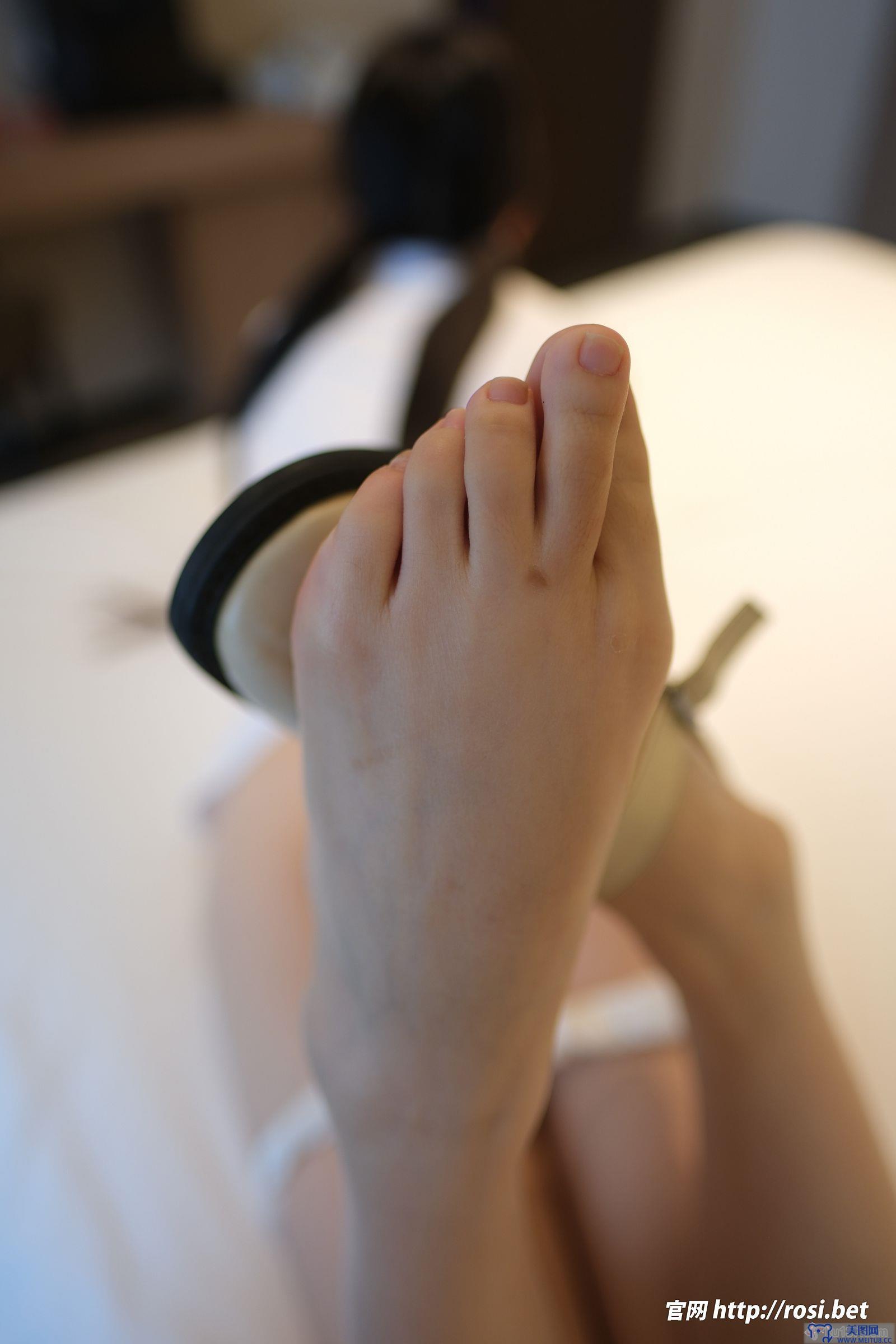 [ROSI美女图]2025.12.02 NO.5111