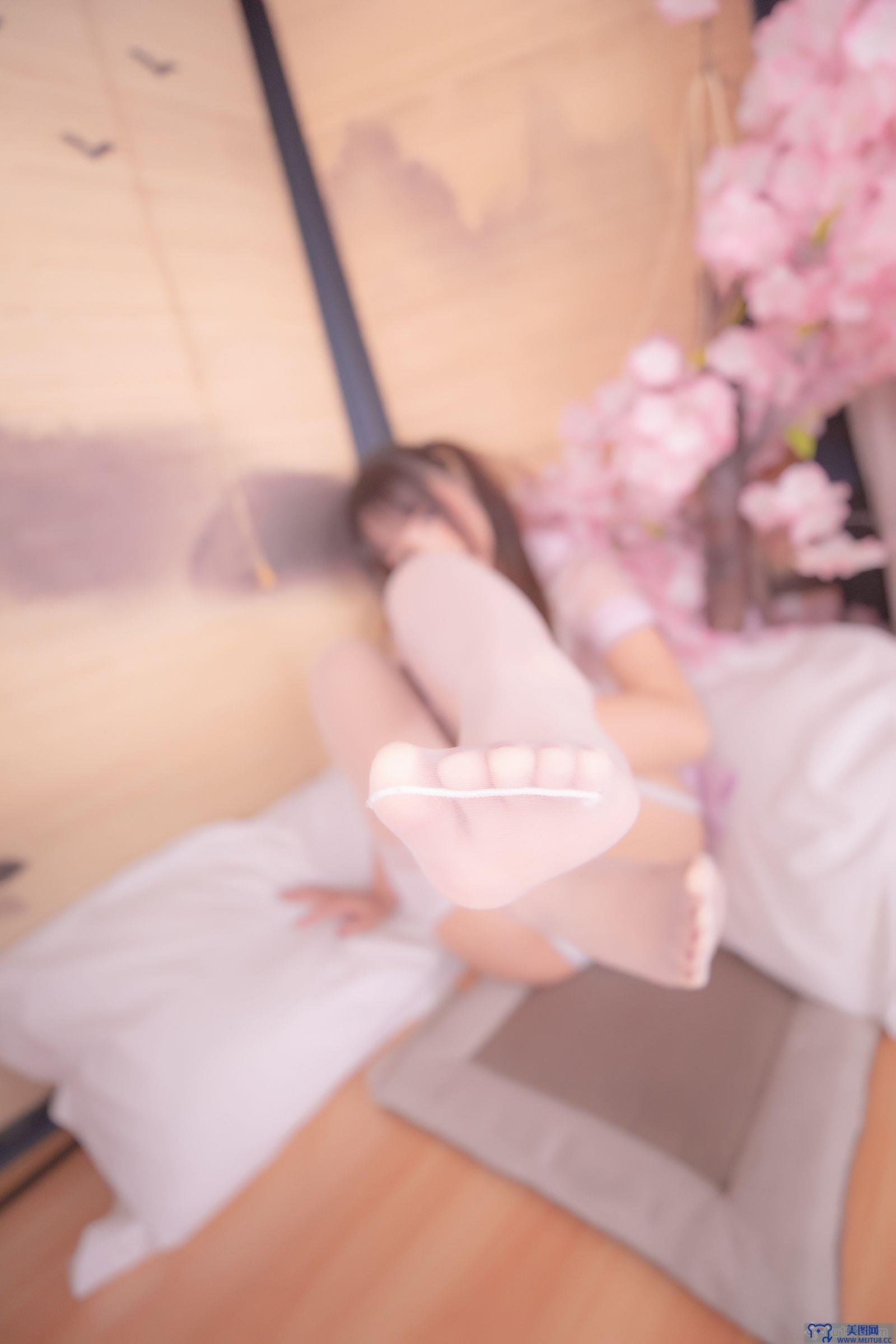 [神楽坂真冬] NO.079 绝对企画-透明黑白水手服《特別なことに》