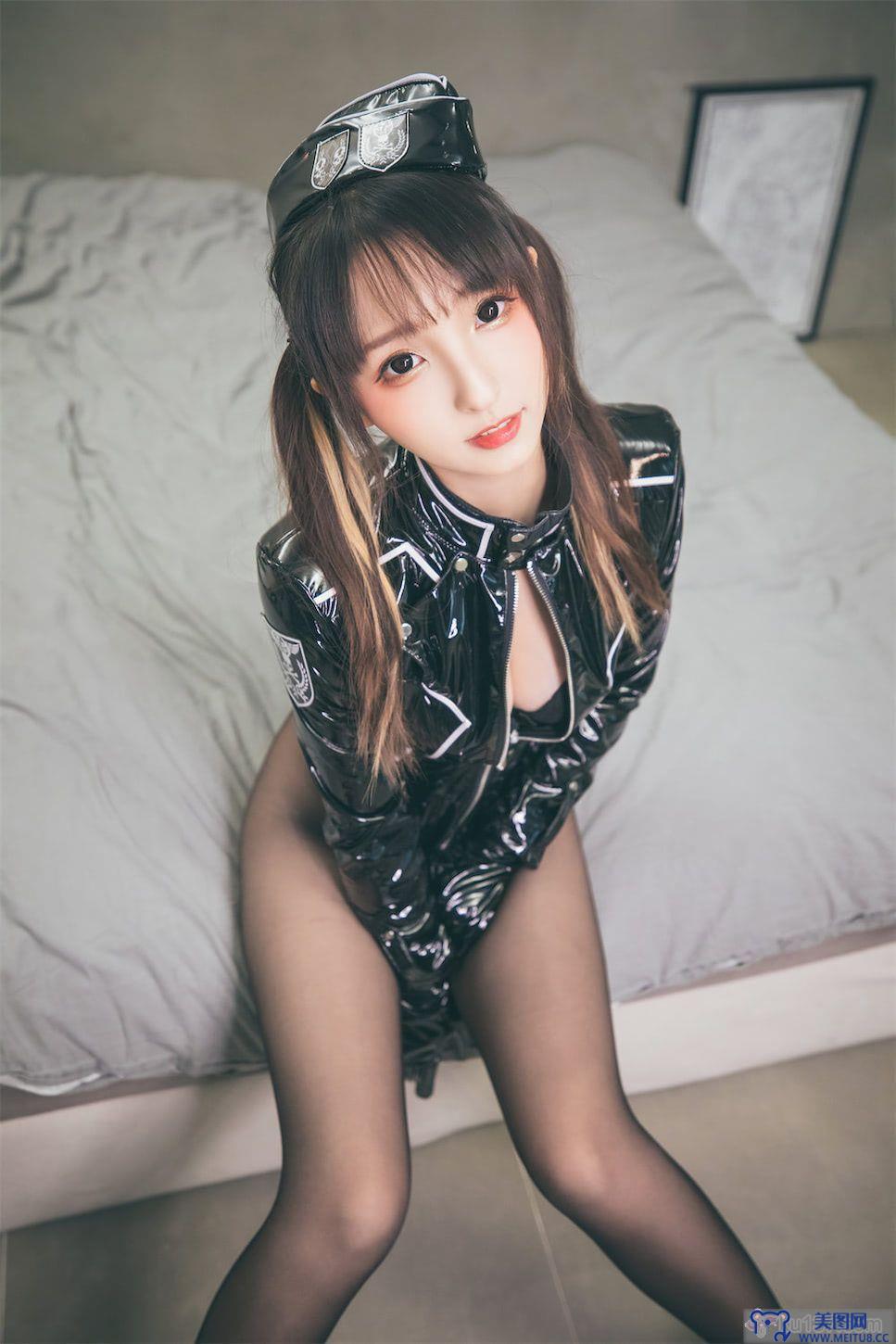 [神楽坂真冬] NO.081 绝对企画-黑丝皮衣《お帰りなさい、指揮官》