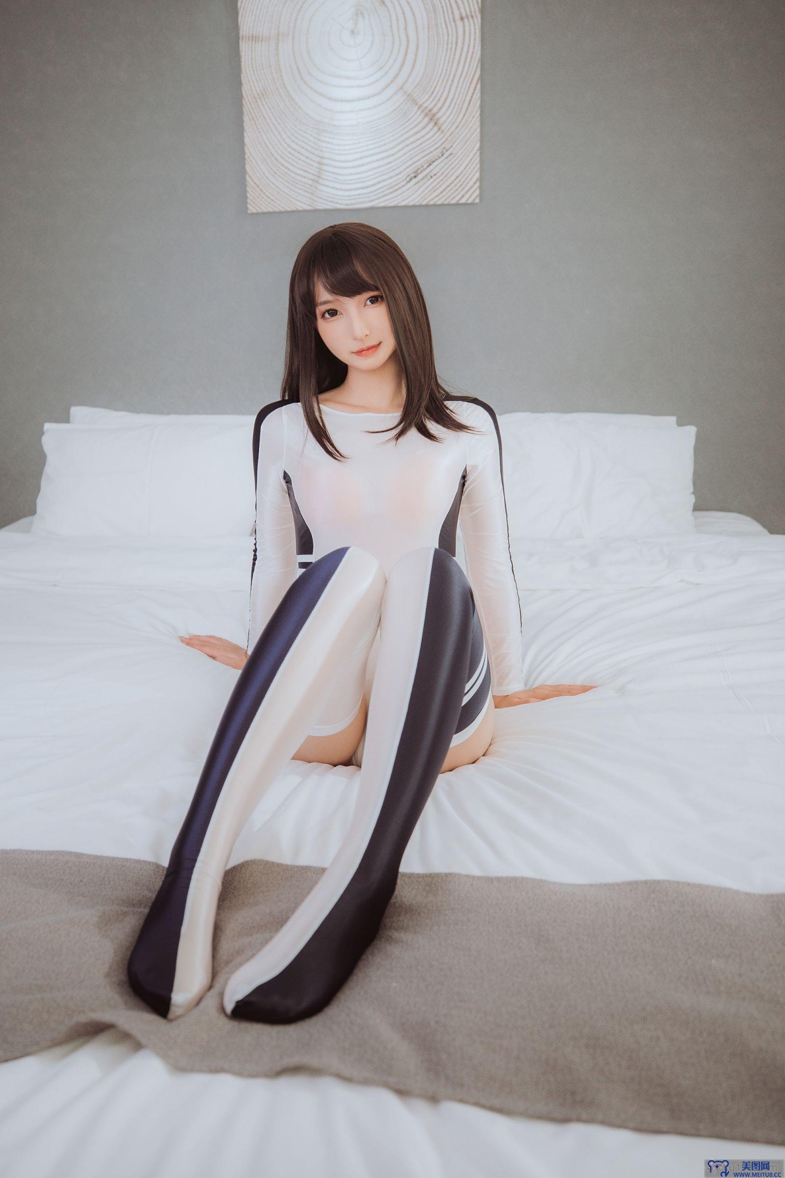 [神楽坂真冬] NO.087 绝对企画-竞泳主题《水之形2》