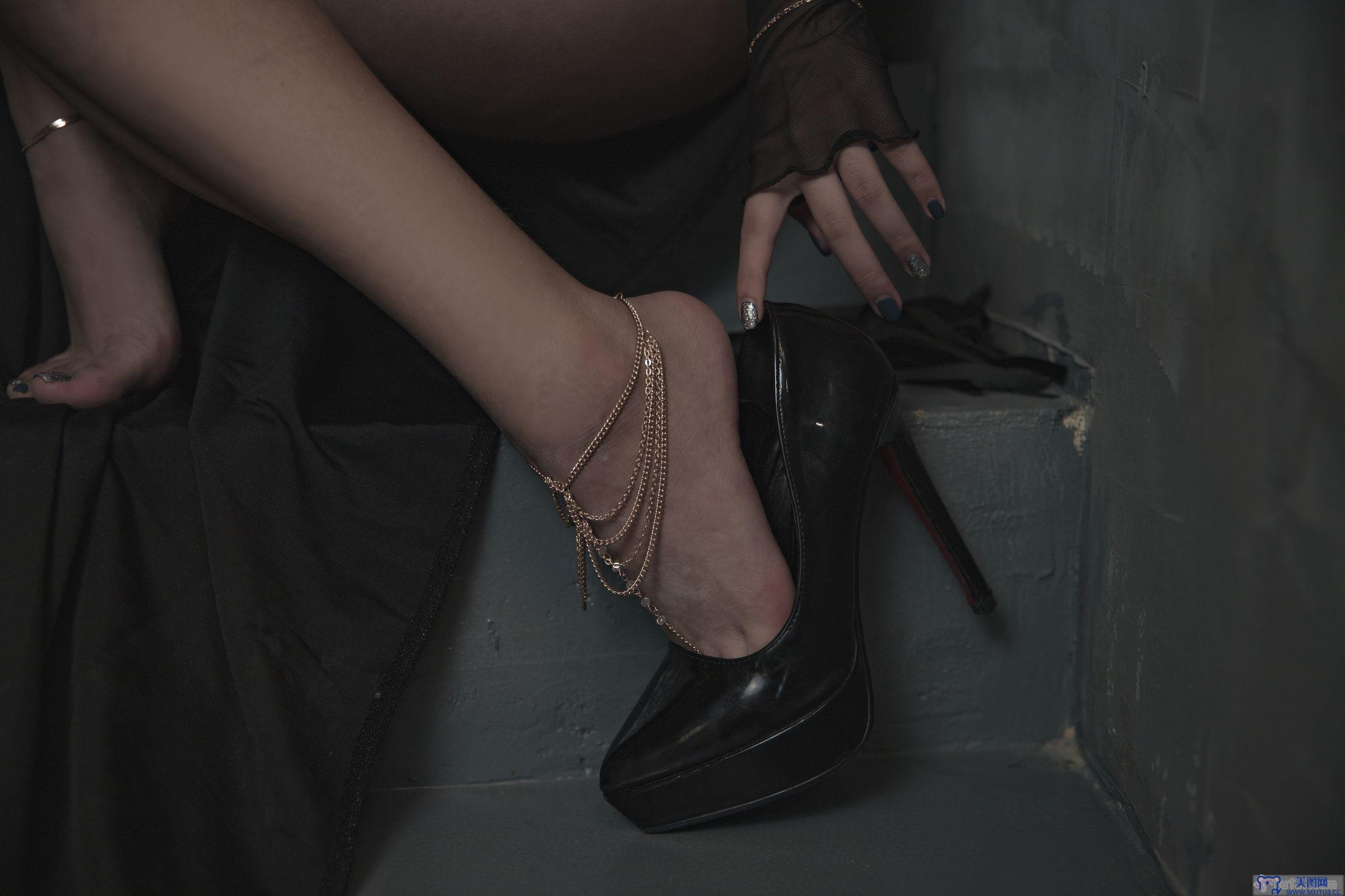 [洛璃 LoLiSAMA] NO.032 狼少女-狼女的调教