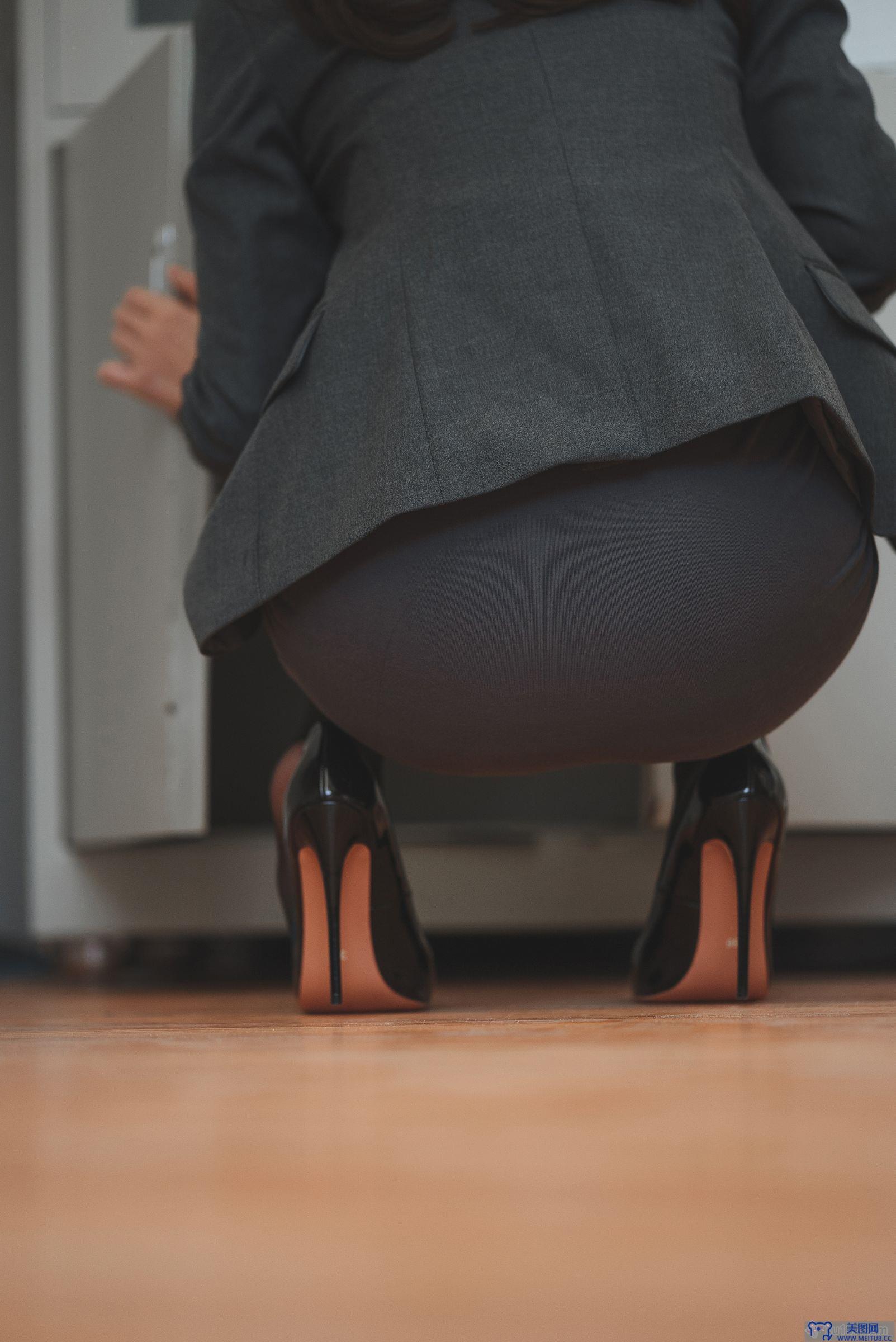 [rioko凉凉子] NO.086《年上の韵》奇怪的老师