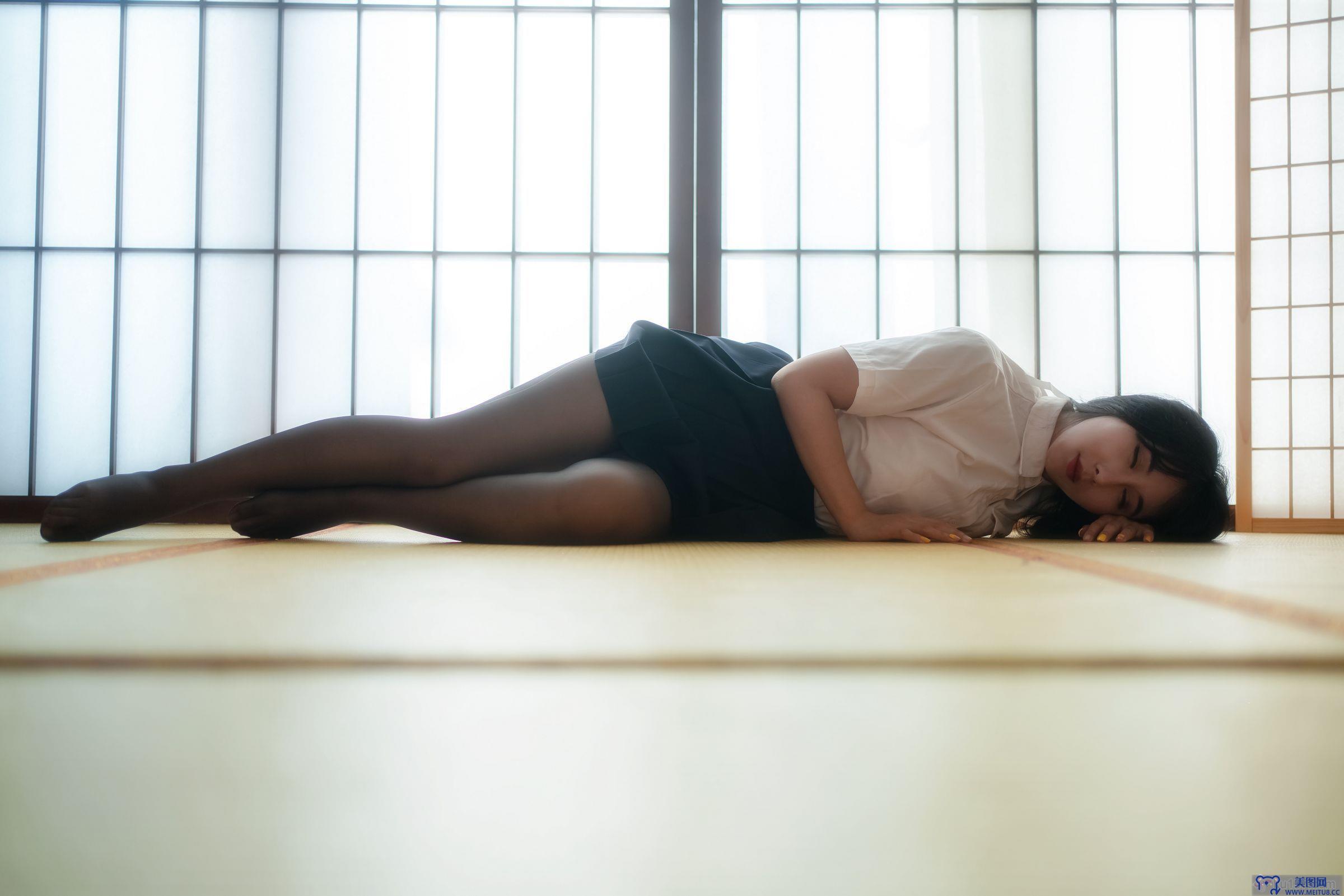 [云溪溪] NO.009 奶桃 黑丝学妹