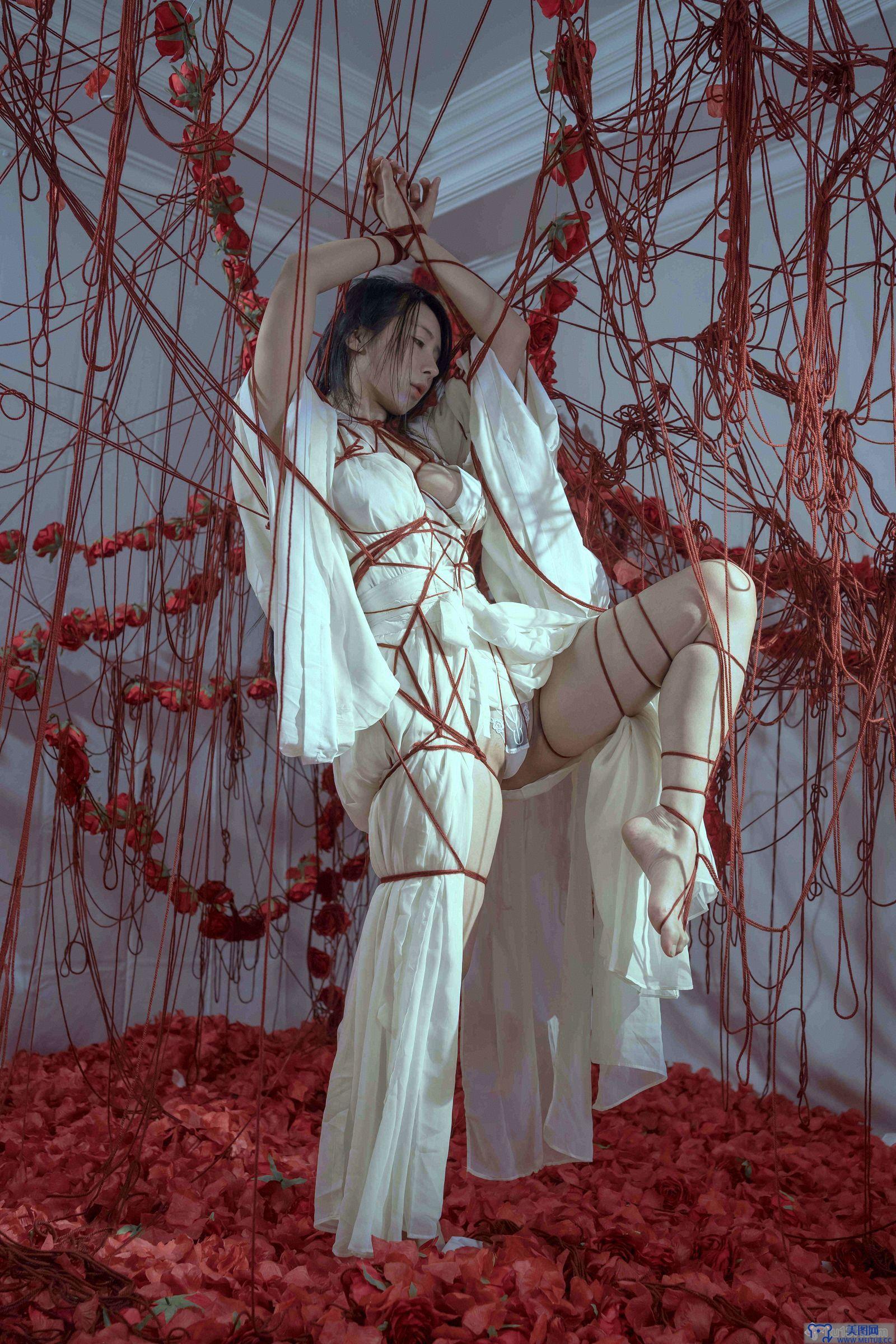 [云溪溪] NO.020 奶桃 囚鸟