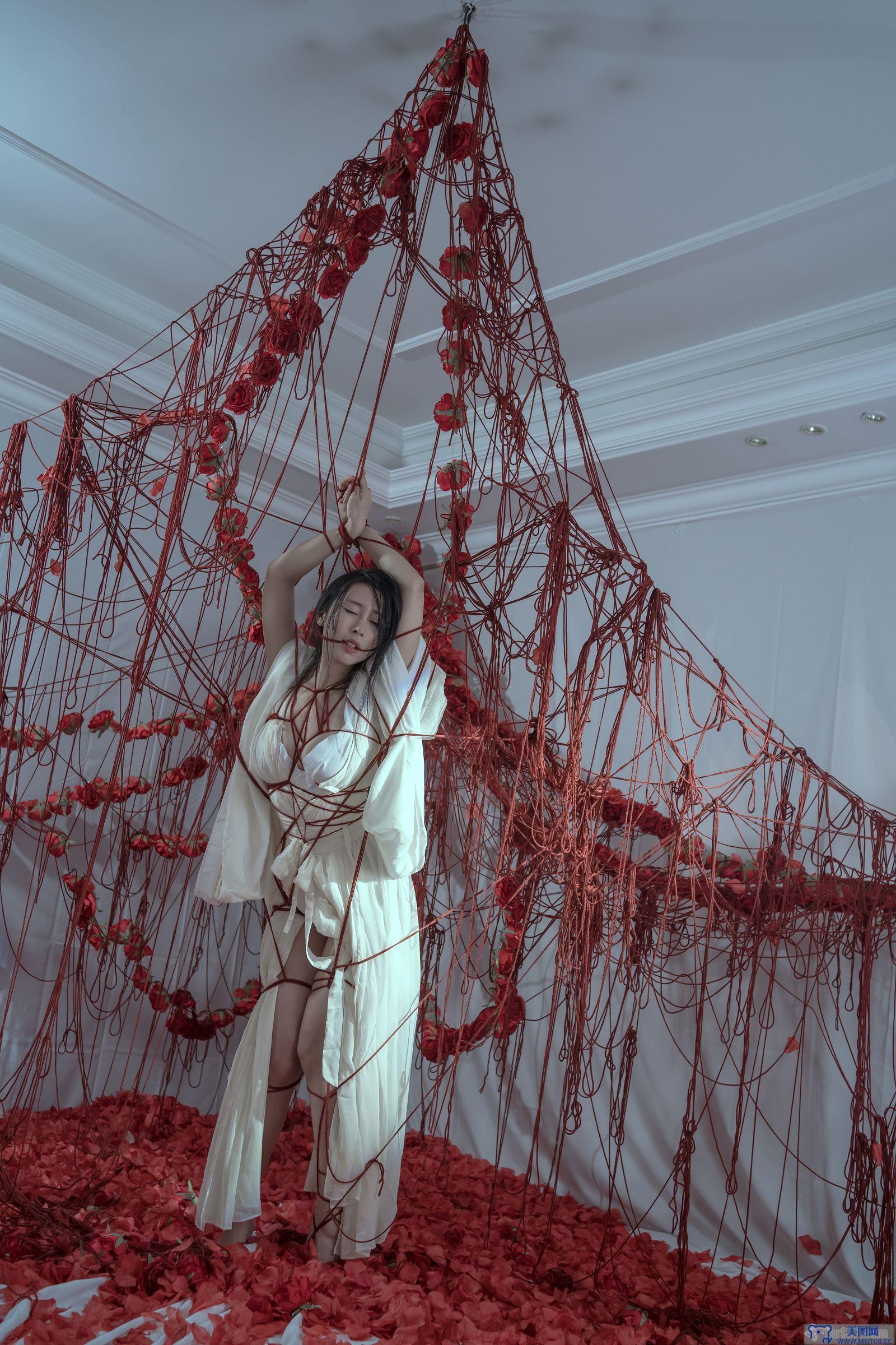 [云溪溪] NO.020 奶桃 囚鸟