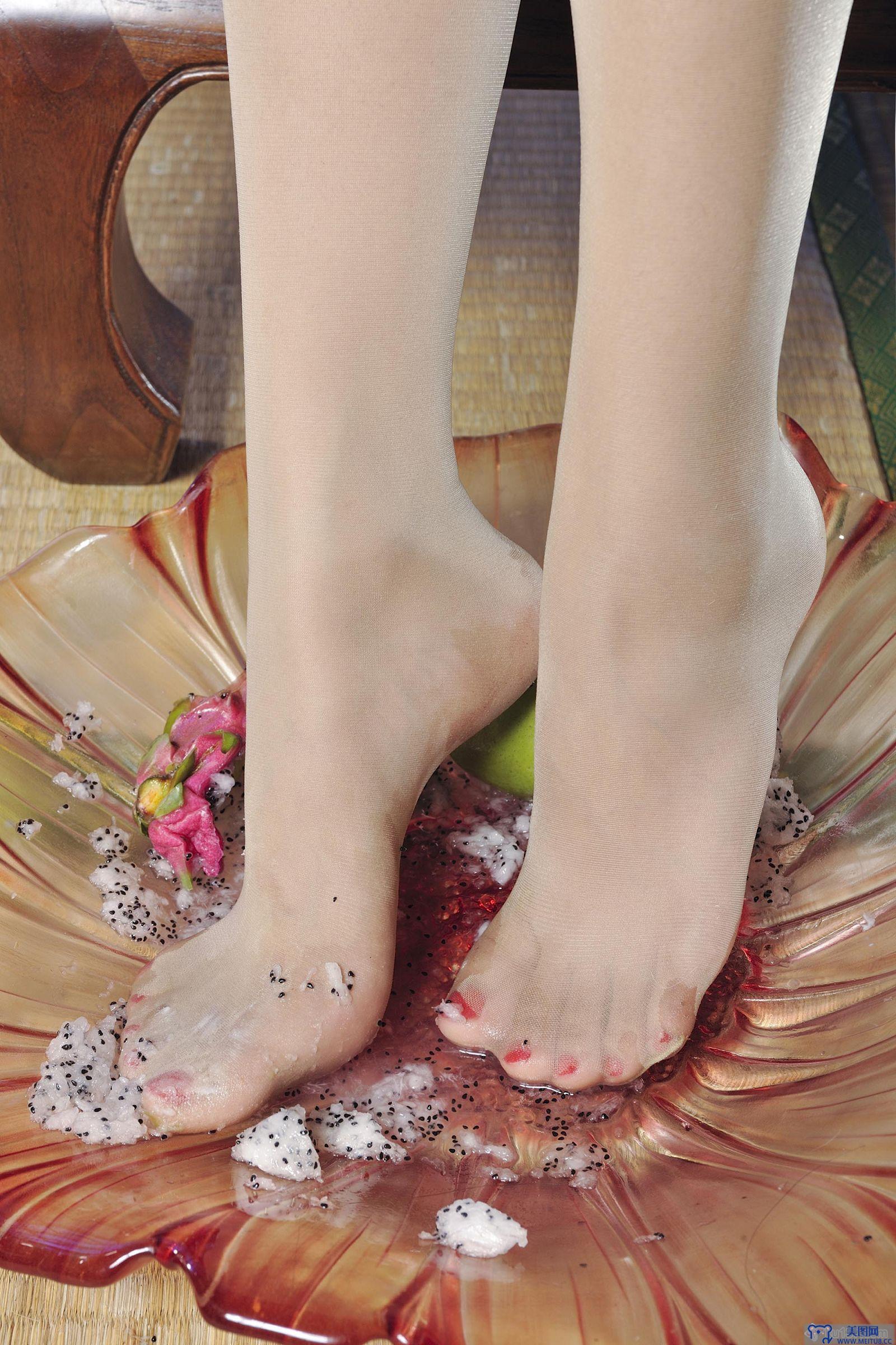 [Ligui丽柜美腿]2012.07.11 Model 笑笑2