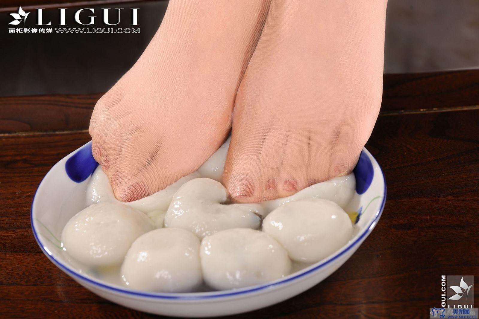 [Ligui丽柜美腿]2012.02.06 正月十五祝大家身体健康合家欢乐 model 文欣