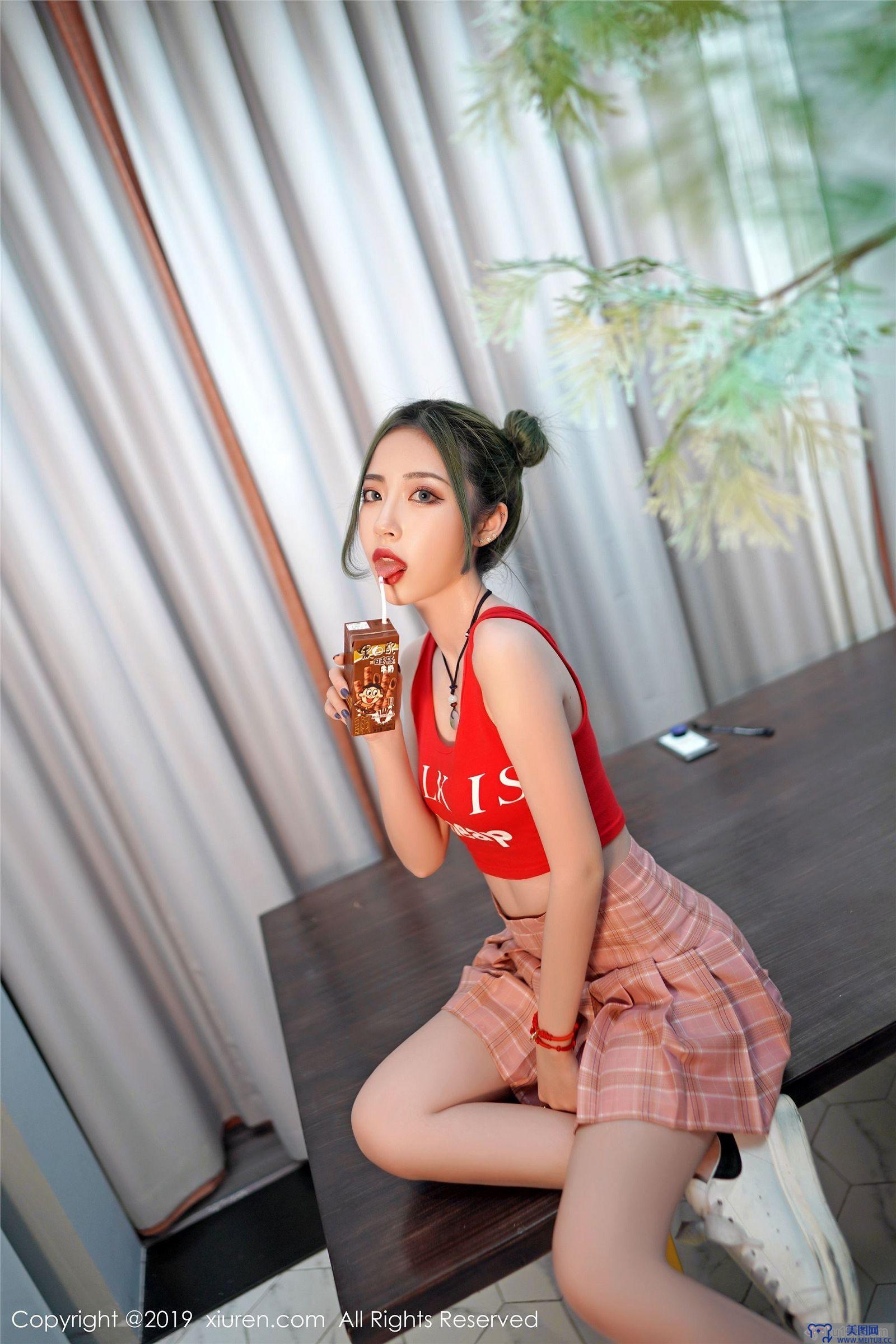 [秀人XIUREN] 2019.07.16 NO.1550 拥有清秀的容颜与曼妙的身材 贾诗晗
