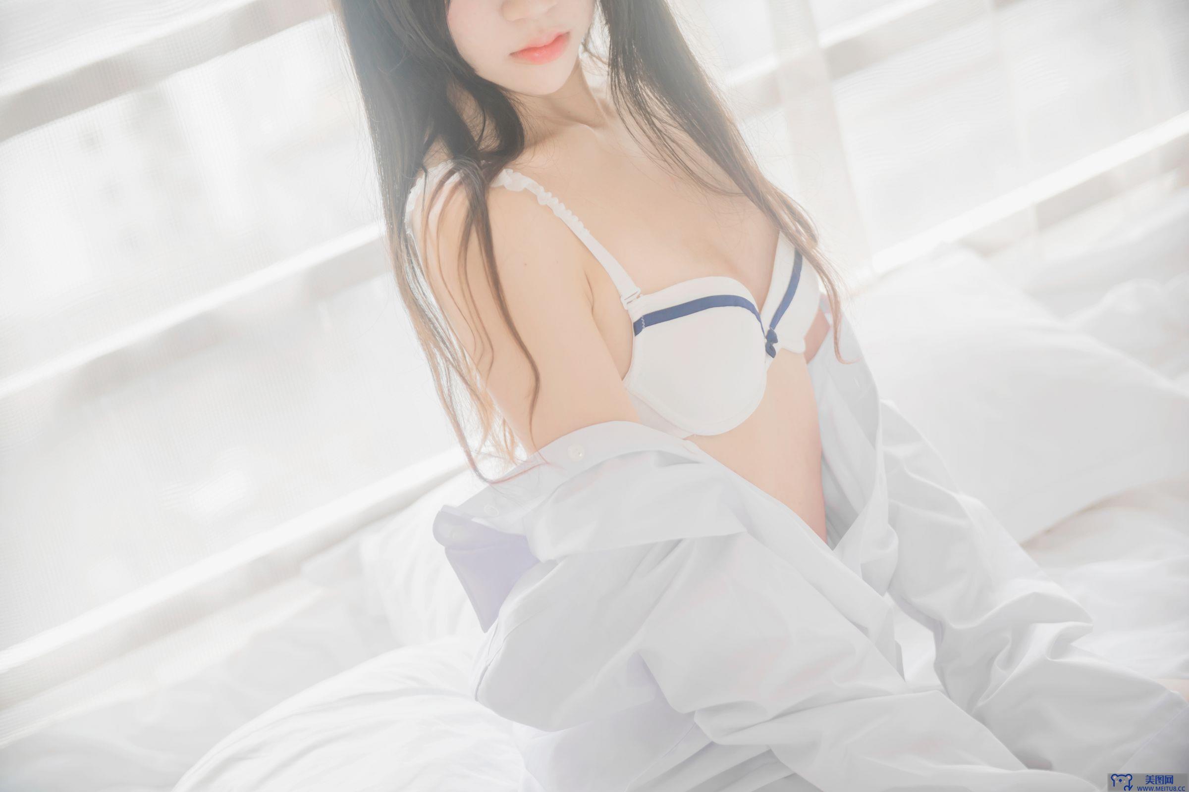 [桜桃喵] NO.002 白衬衫散发