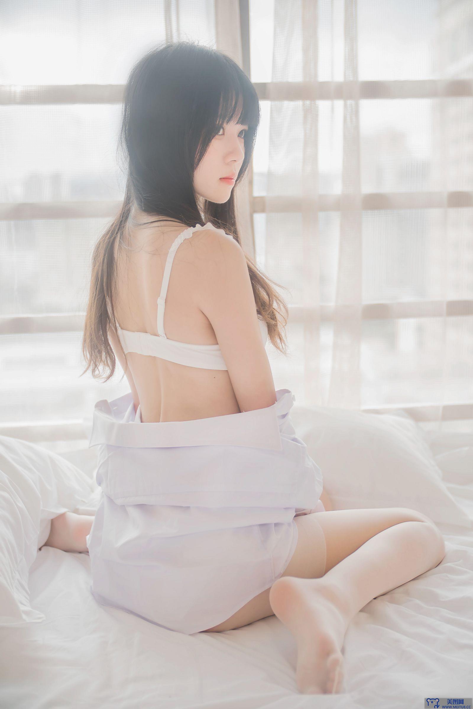 [桜桃喵] NO.002 白衬衫散发