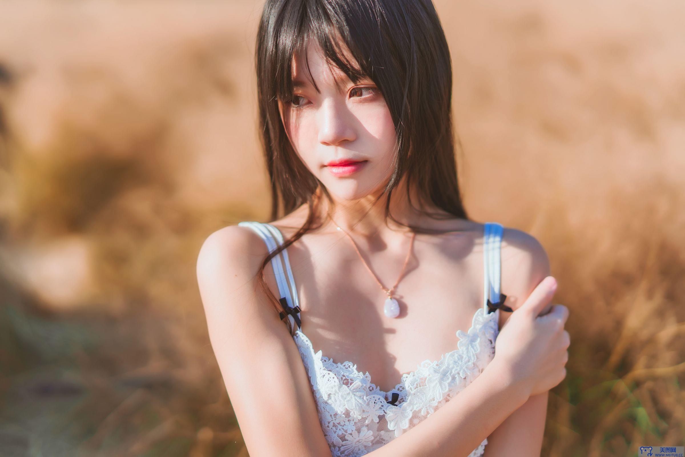 [桜桃喵] NO.015 冬眠 白裙下