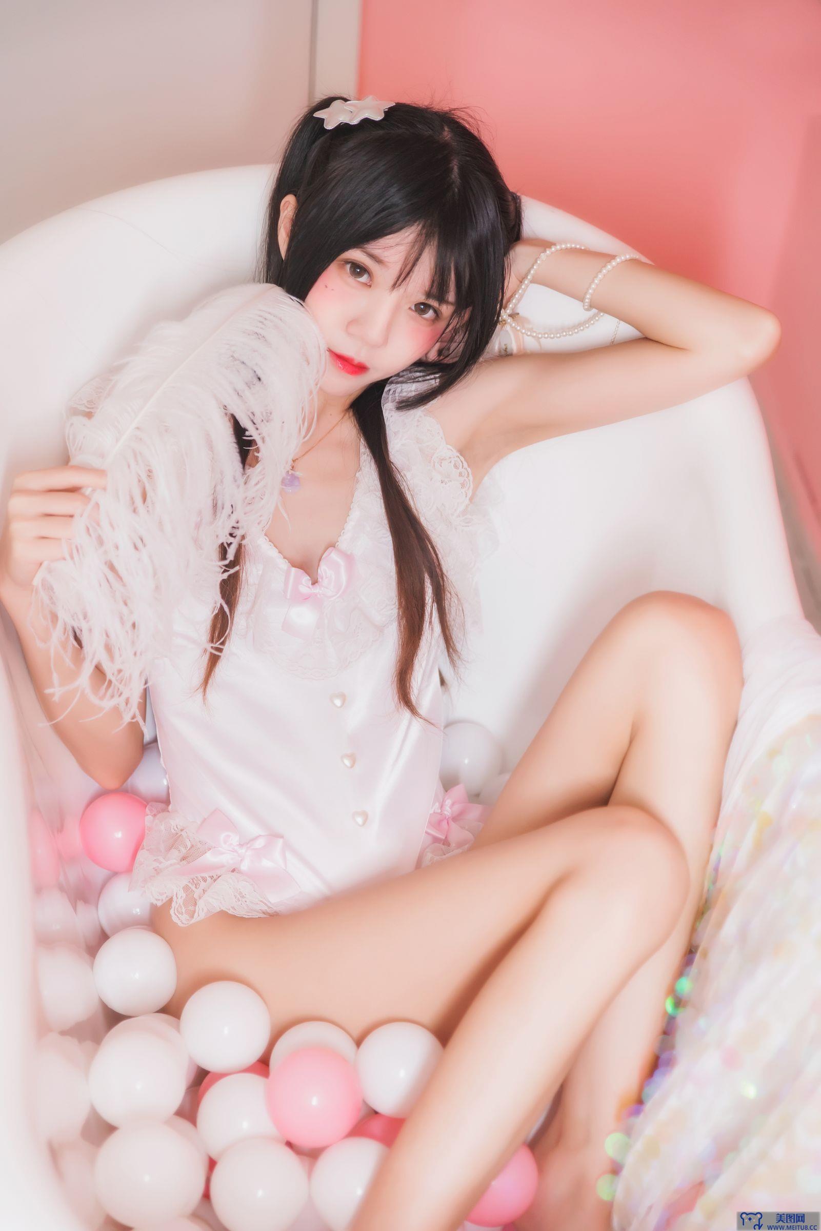 [桜桃喵] NO.017 冬眠 粉色浴缸