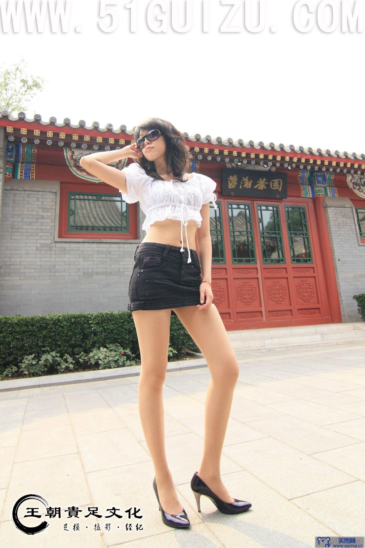[王朝贵足丝袜] 2009-06-15 室内套图 王朝足模雨蝶黑色制服紫色短裙肉丝高跟系列B
