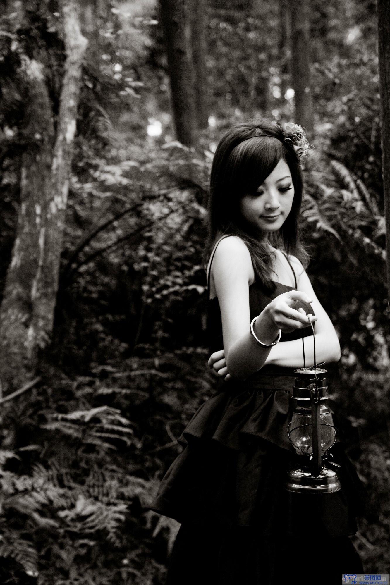 [果子MM套图] 2009.08.23 白色圓舞曲x黑色執念@陽明山竹子湖