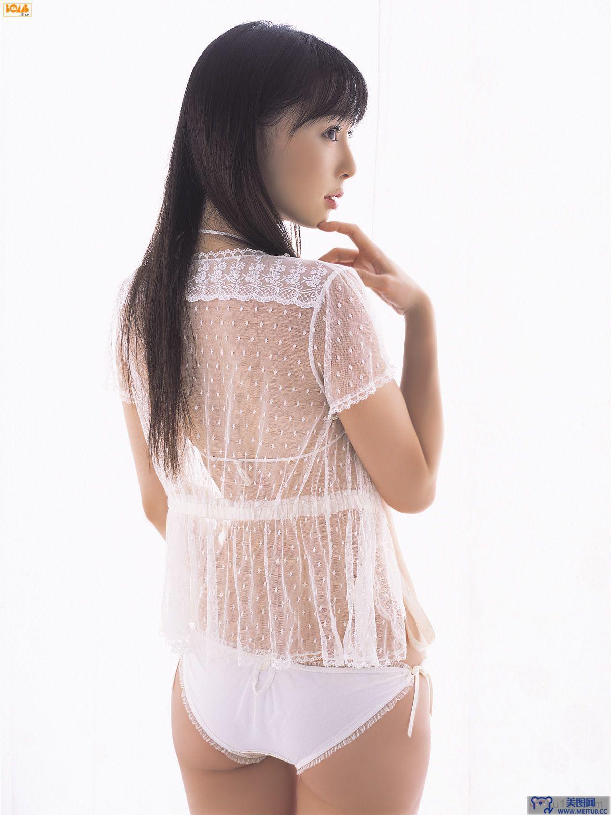 [Bomb.tv套图] 2007 秋山莉奈 木口亚矢 美女写真图片