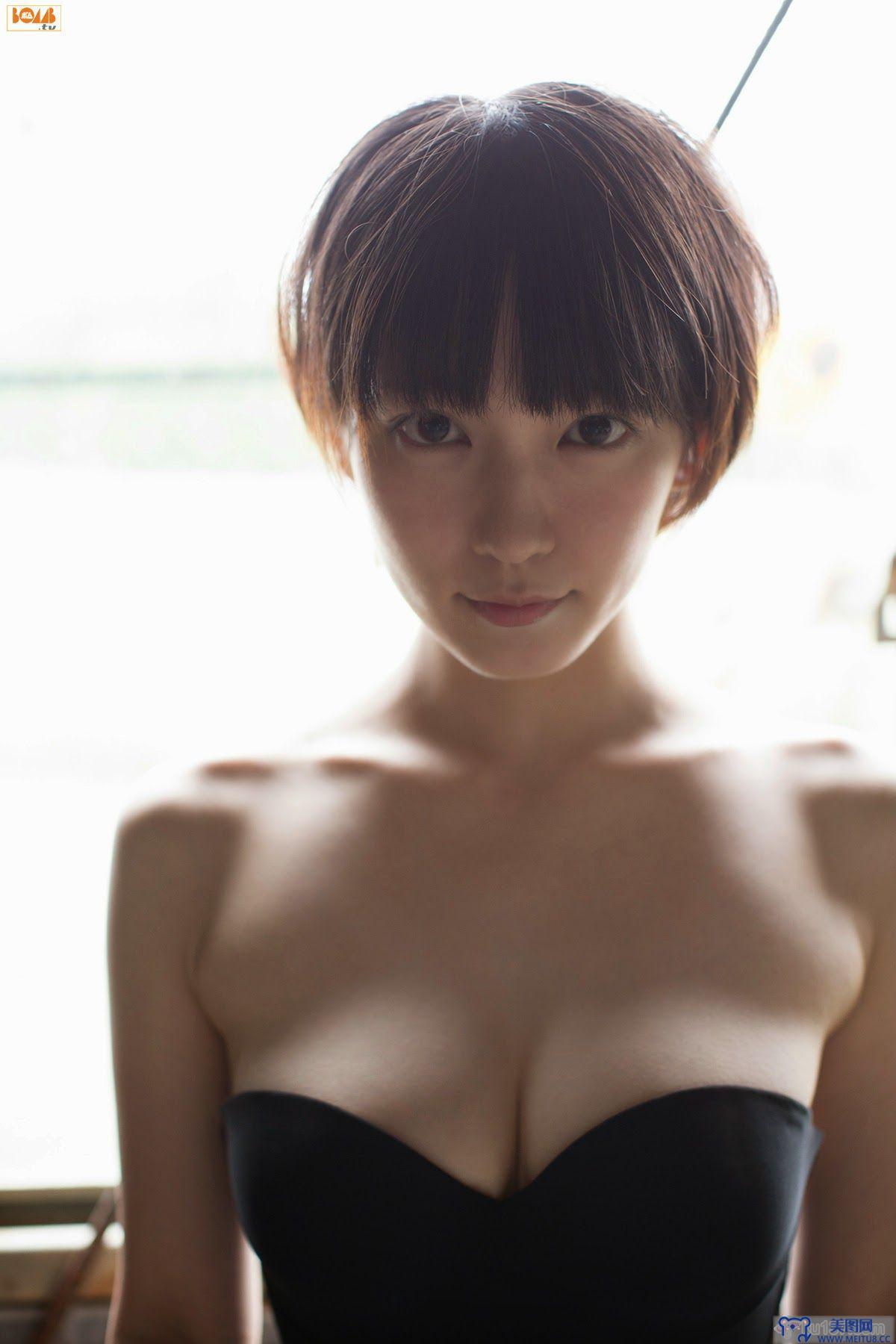 [Bomb.tv套图] 2014年10月号GRAVURE Channel Riho Yoshioka 吉岡里帆