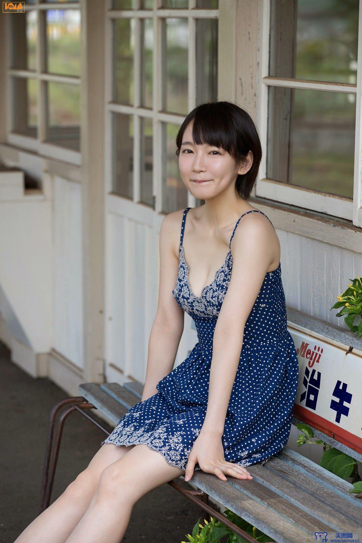 [Bomb.tv套图] 2014年10月号GRAVURE Channel Riho Yoshioka 吉岡里帆