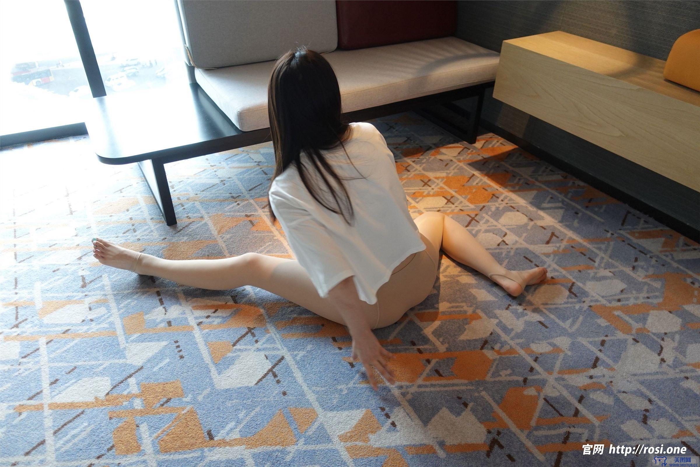 [ROSI美女图]2023.07.15 NO.4240