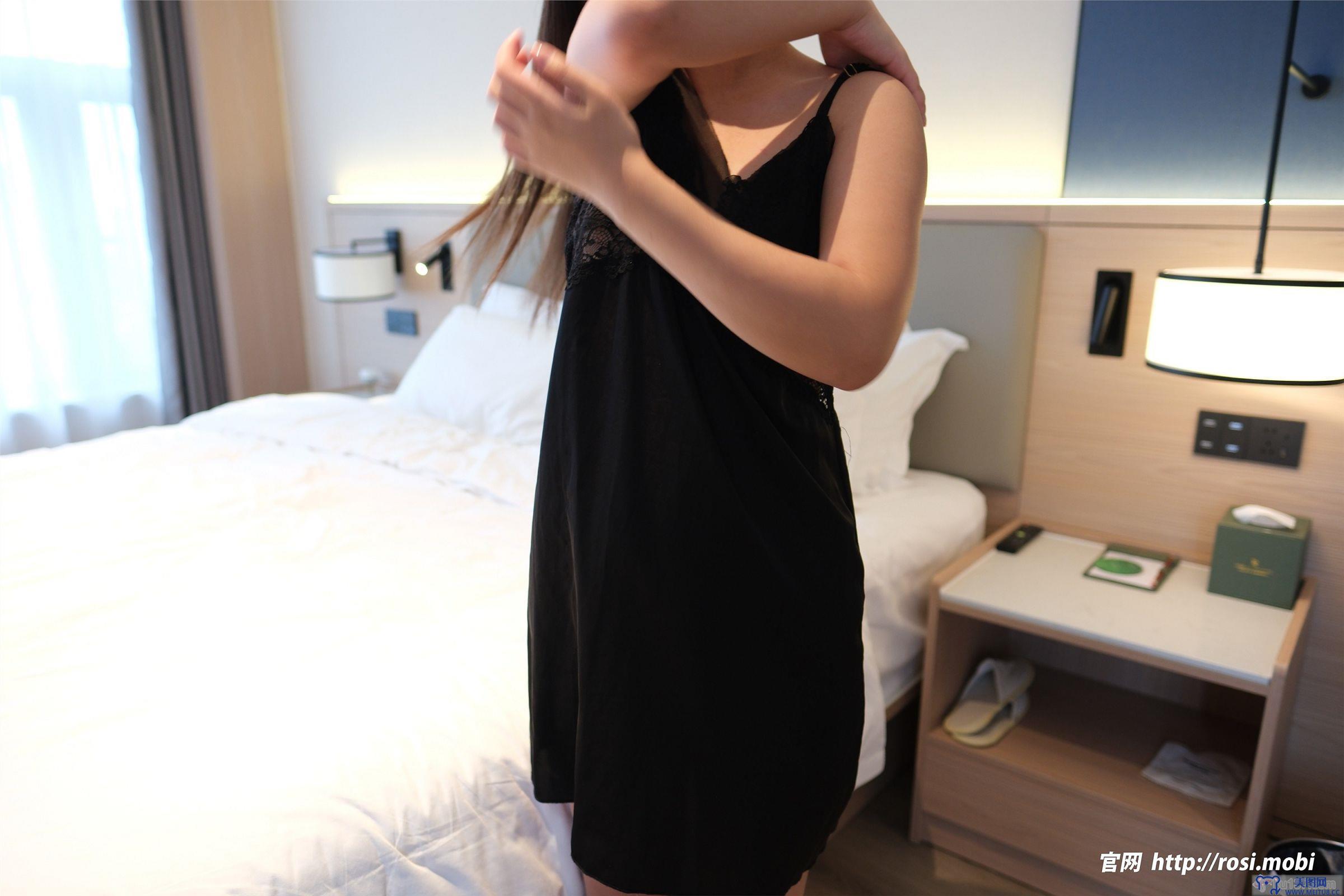 [ROSI美女图]2025.03.08 NO.4842