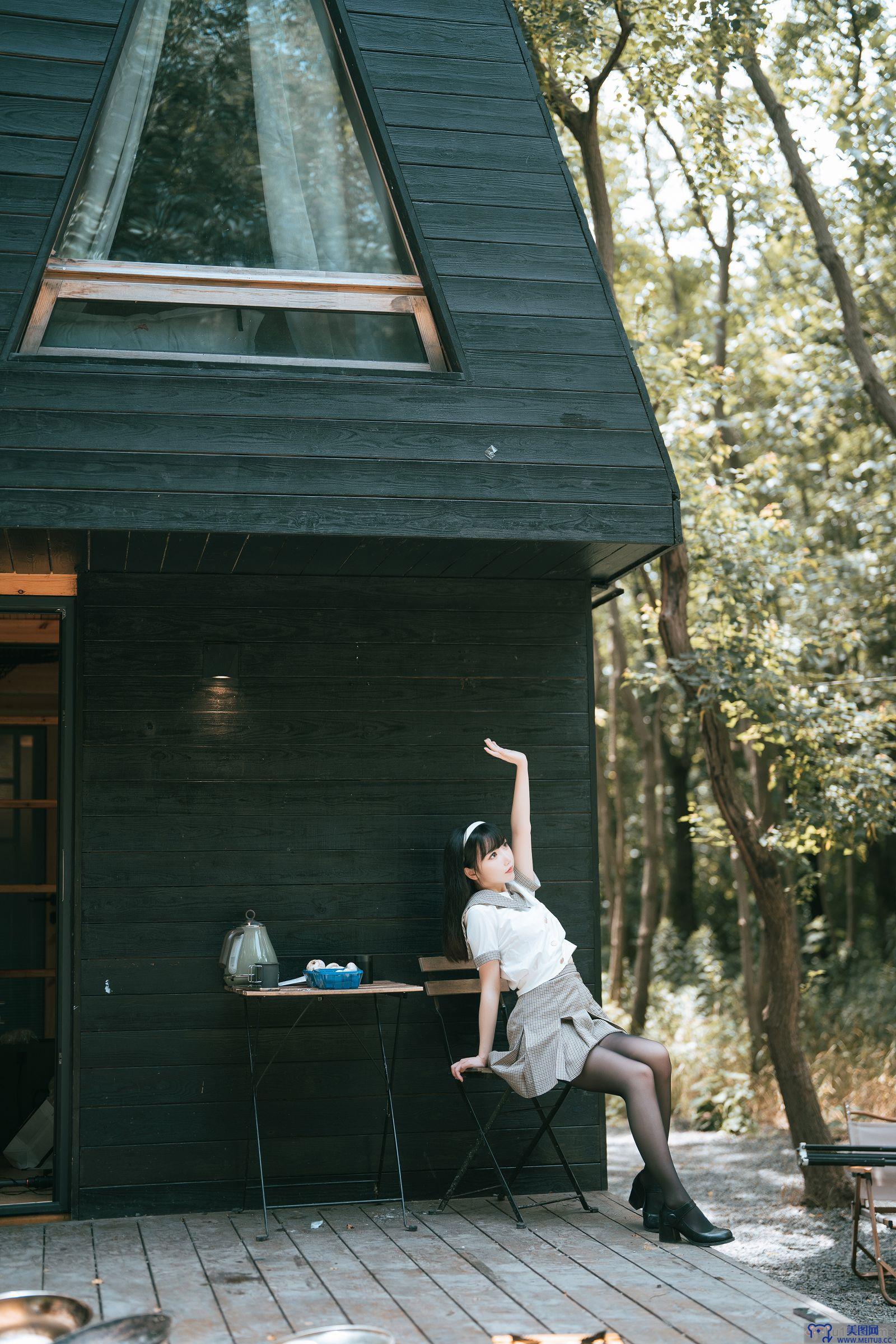 [Coser面饼仙儿] NO.157 黑丝露营JK