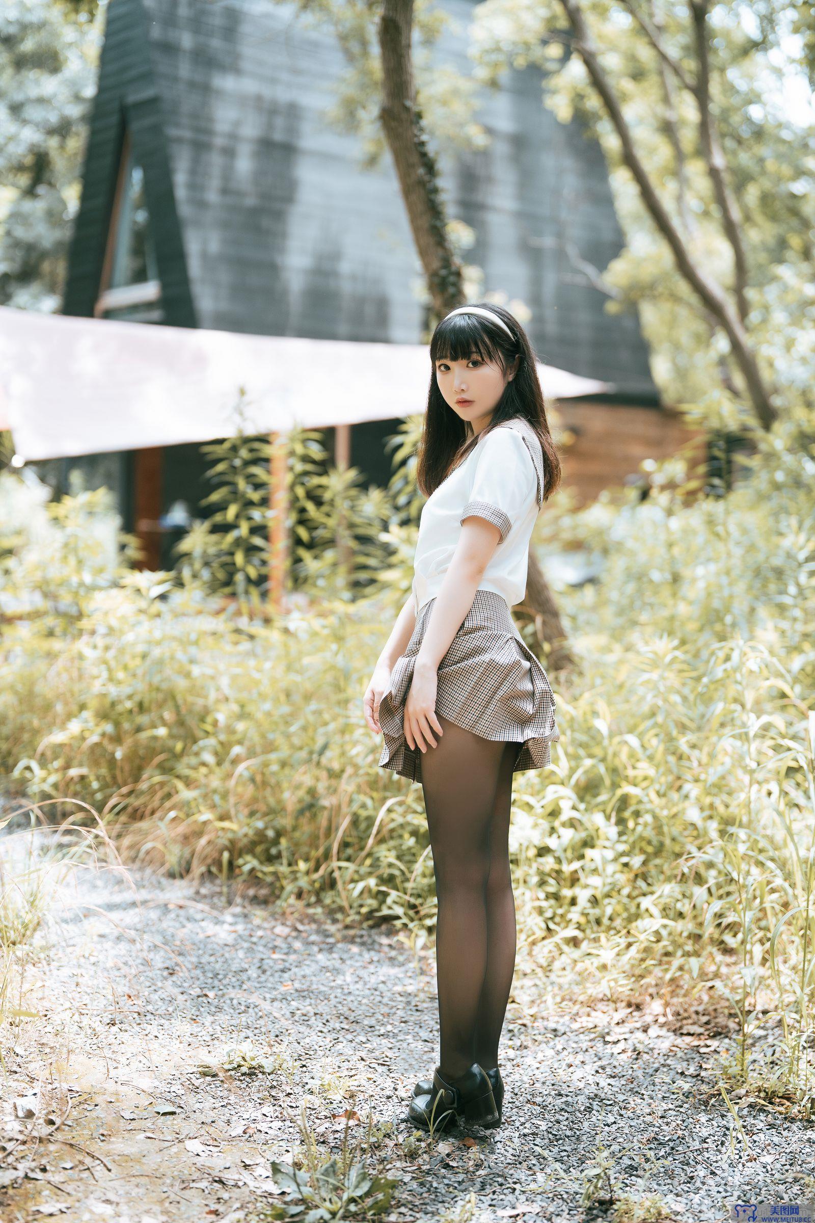 [Coser面饼仙儿] NO.157 黑丝露营JK