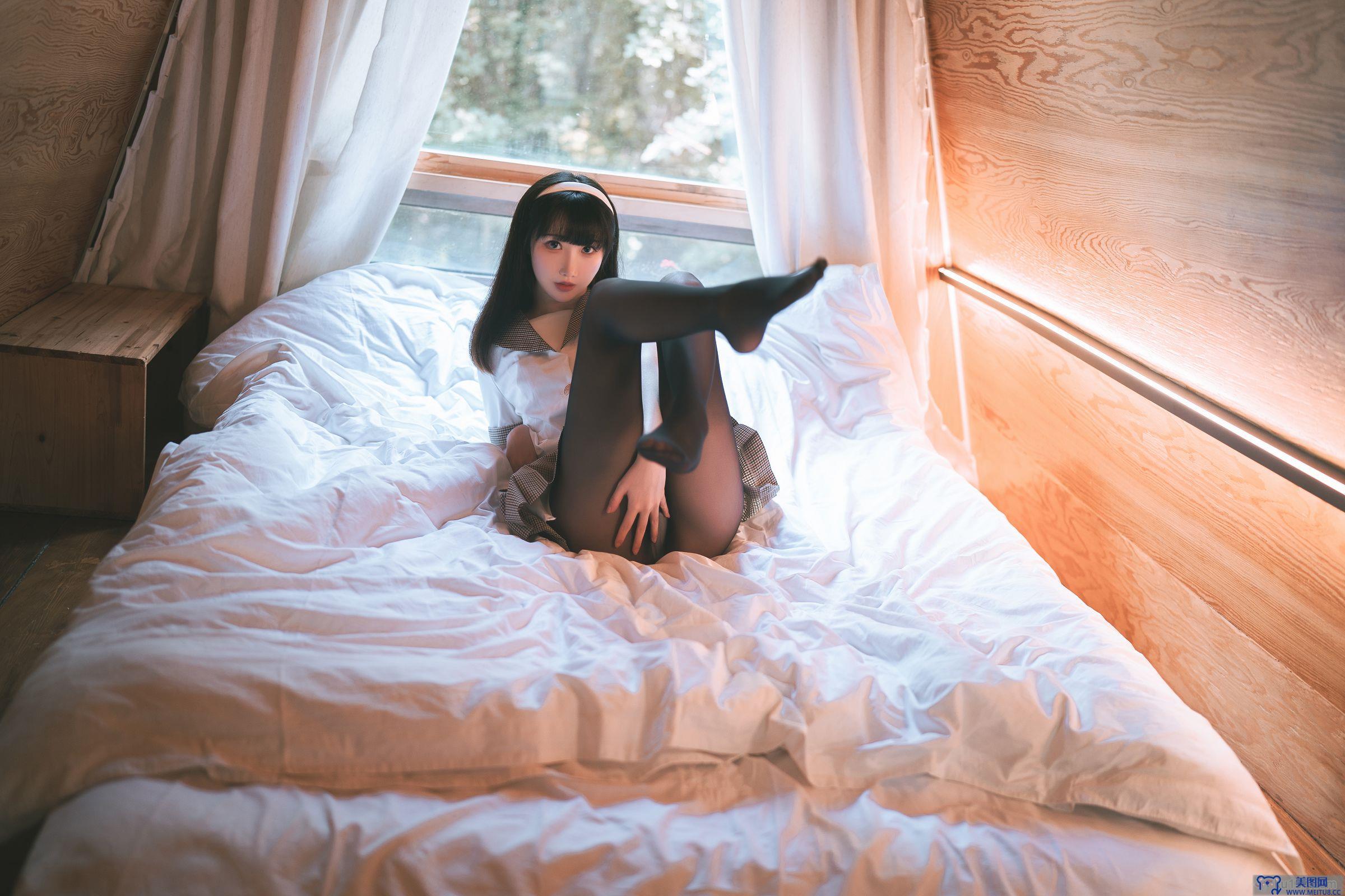 [Coser面饼仙儿] NO.157 黑丝露营JK