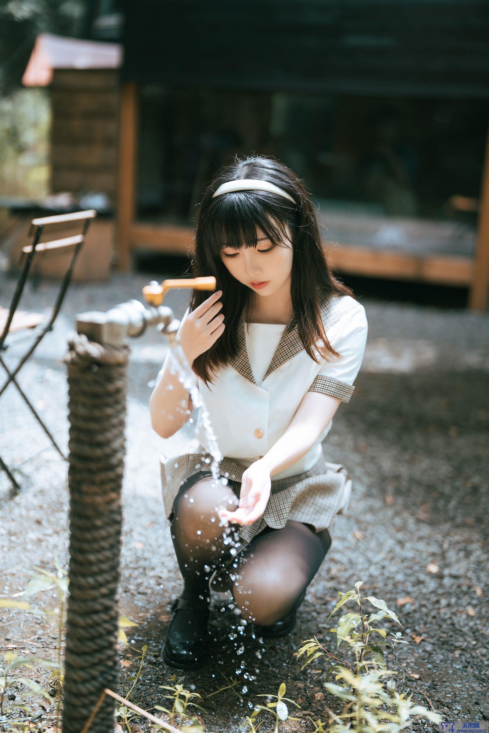 [Coser面饼仙儿] NO.157 黑丝露营JK