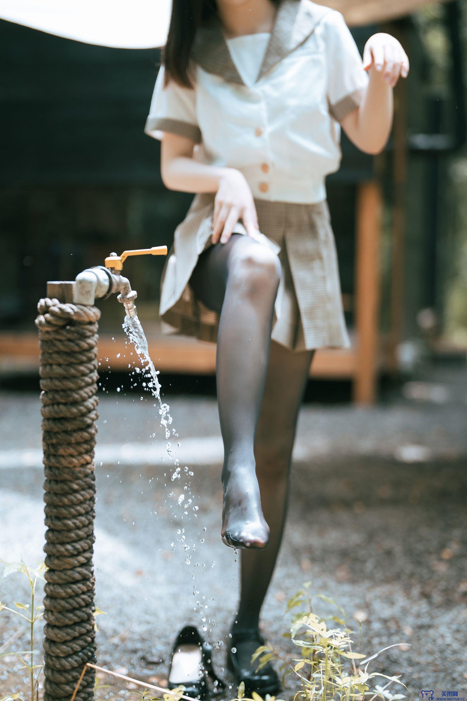 [Coser面饼仙儿] NO.157 黑丝露营JK