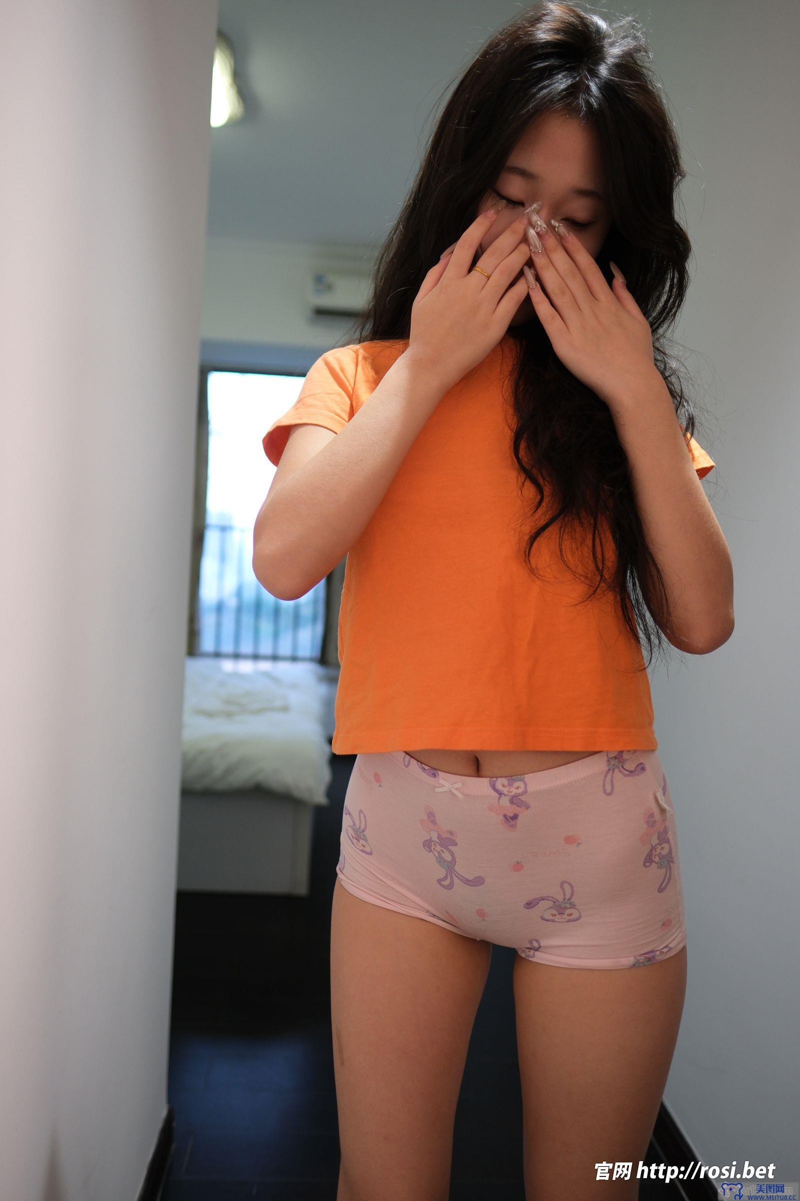 [ROSI美女图]2025.11.15 NO.5094