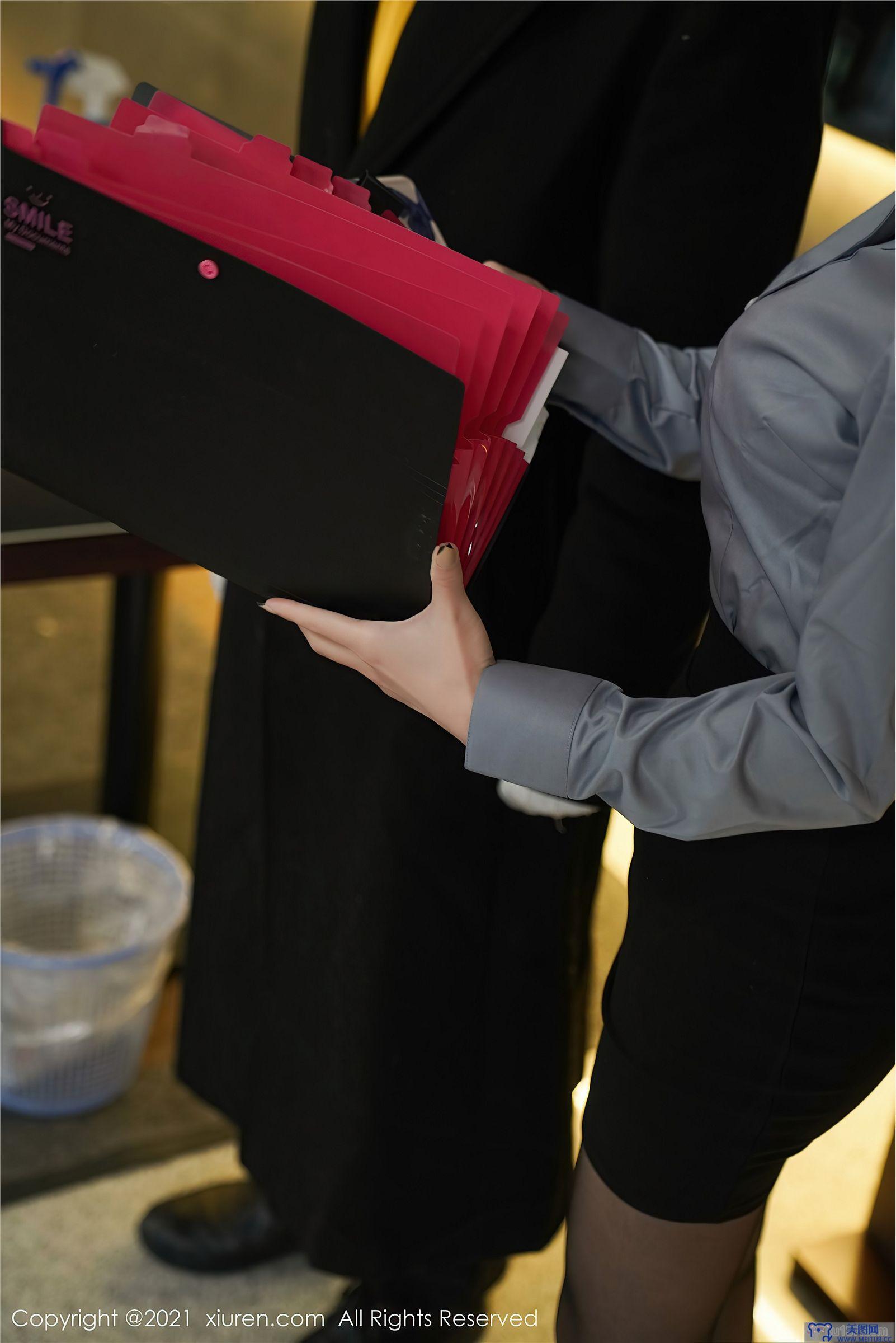 [秀人XIUREN] 2021.03.10 NO.3187 周于希Sandy 制服 黑丝